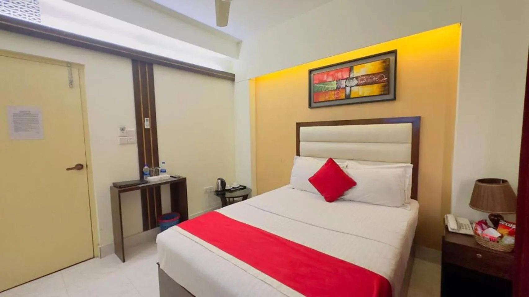 Photo of the whole room in Circle Inn