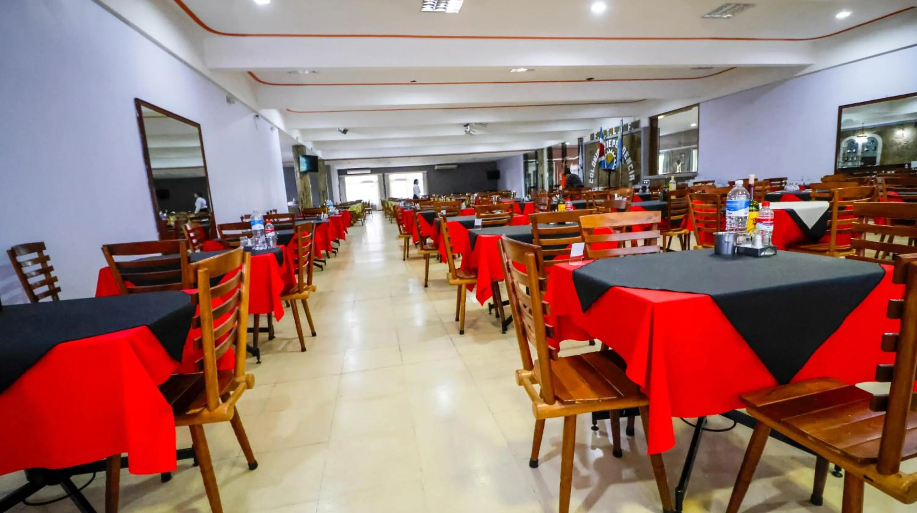 Restaurant/places to eat in Intersur Independencia