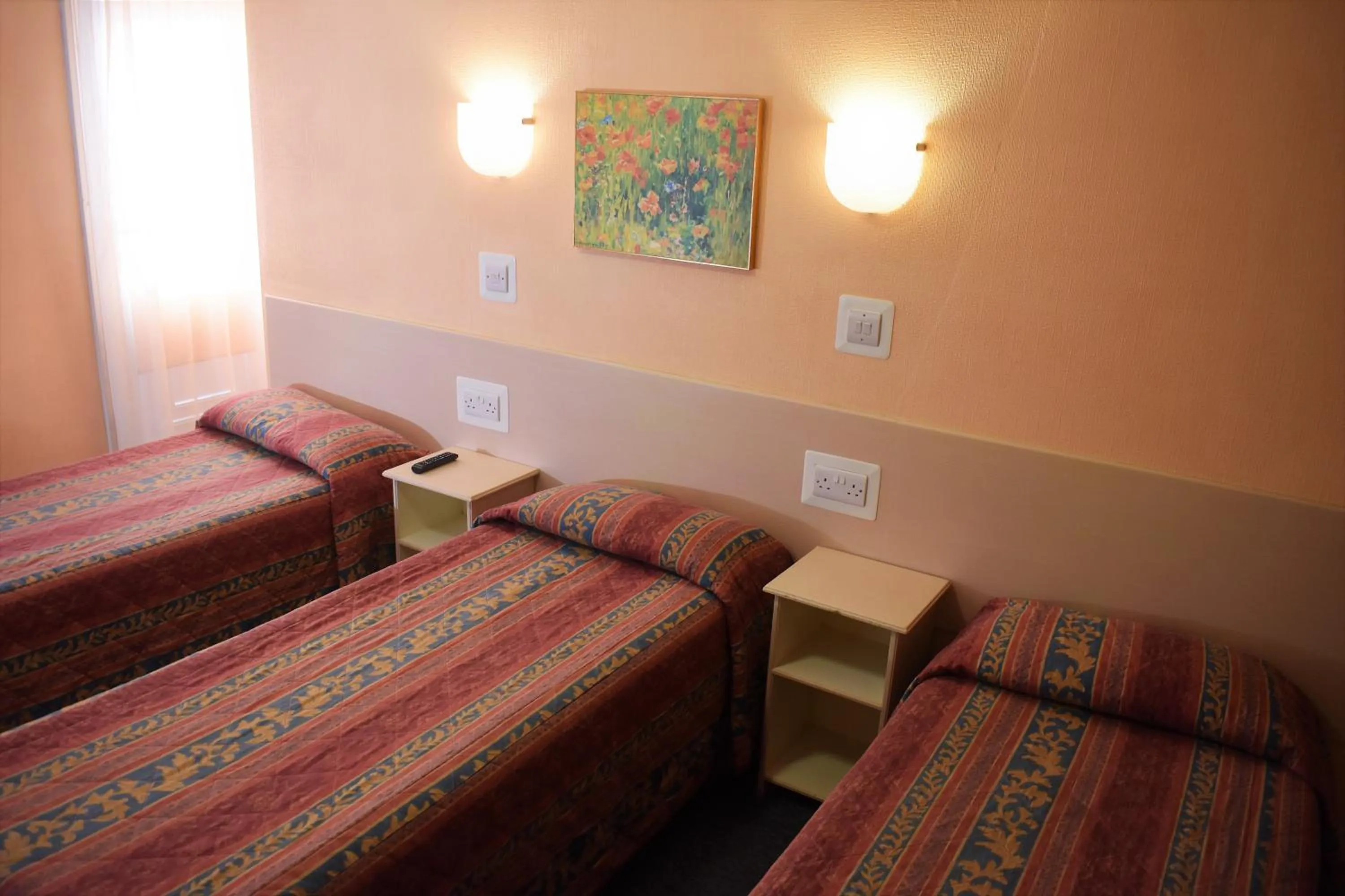 Bedroom, Bed in Macdonald Hotel