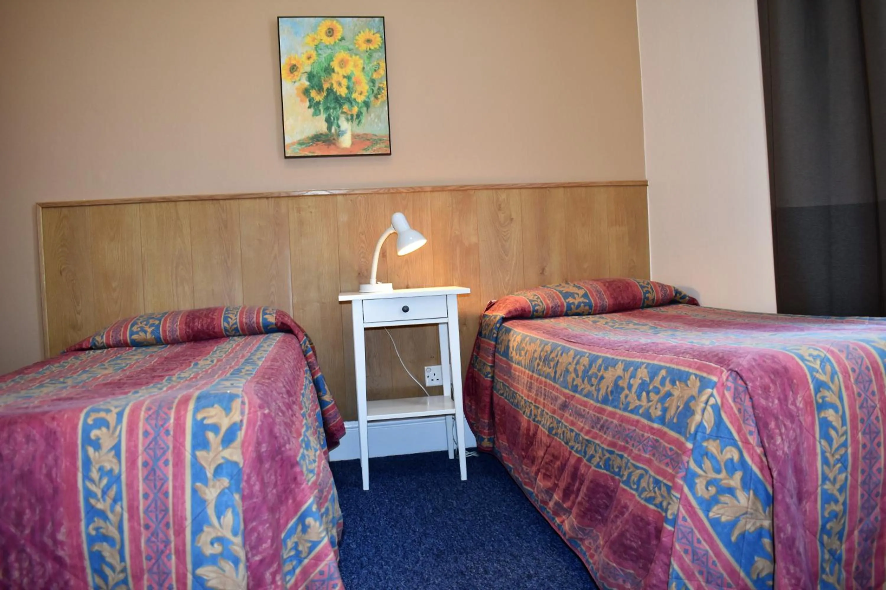 Bedroom, Bed in Macdonald Hotel