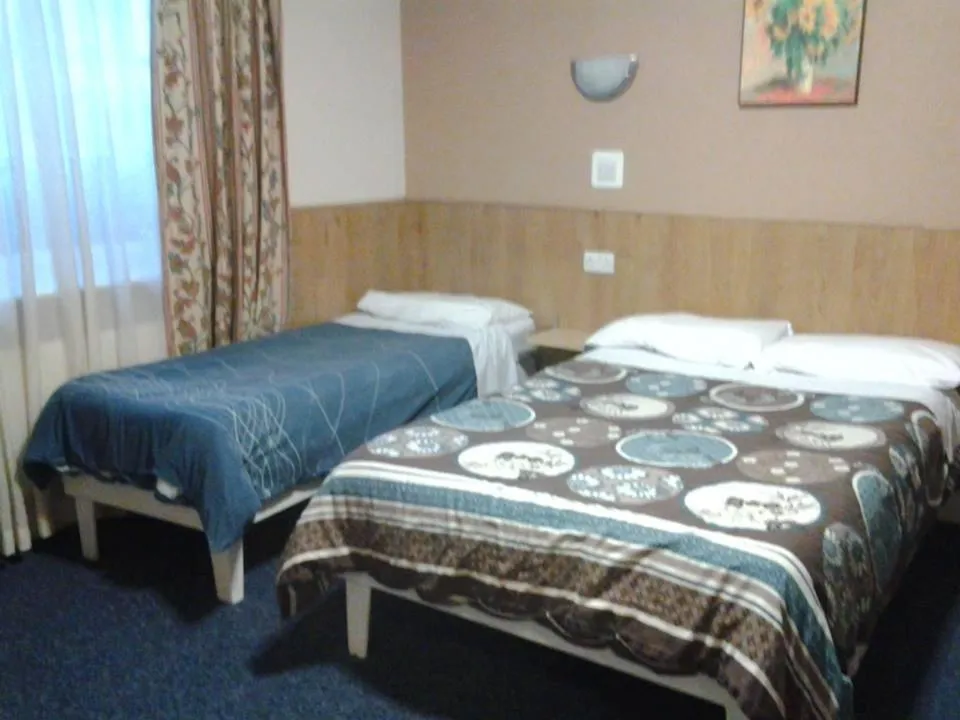 Bedroom, Bed in Macdonald Hotel