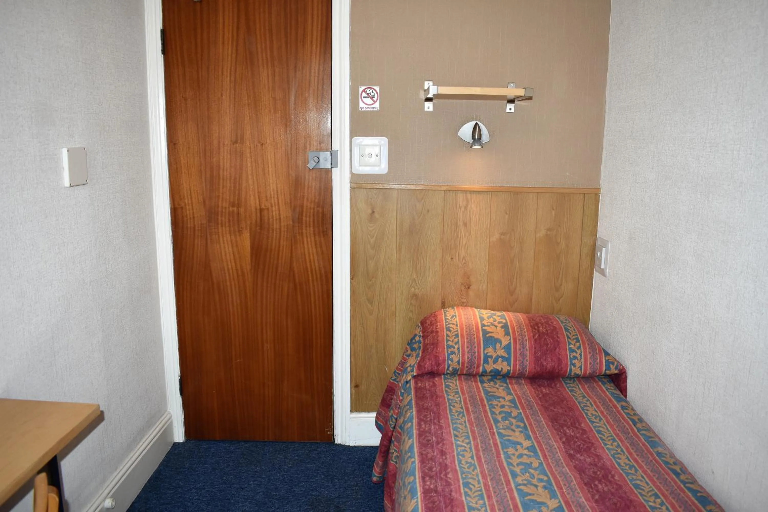 Bedroom, Bed in Macdonald Hotel