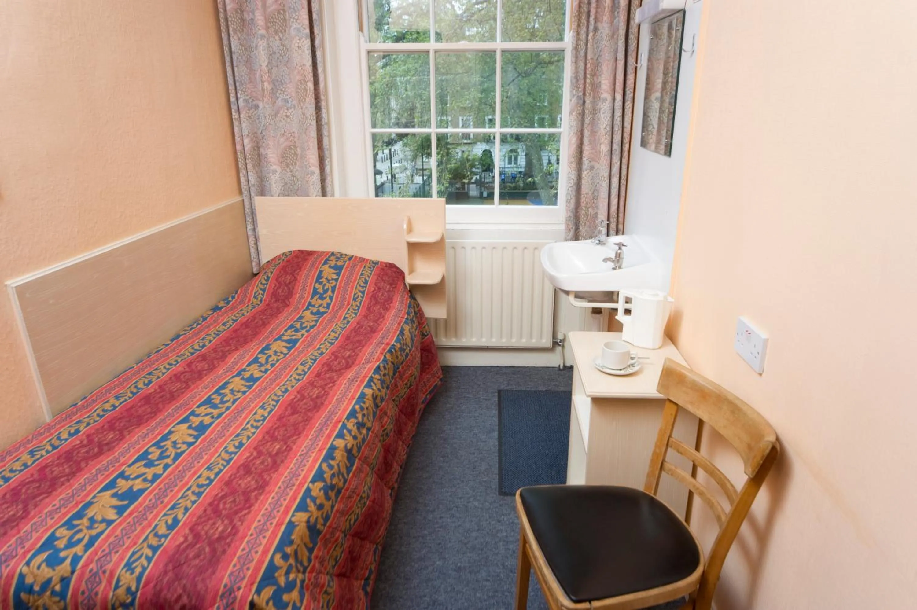 Photo of the whole room, Bed in Macdonald Hotel