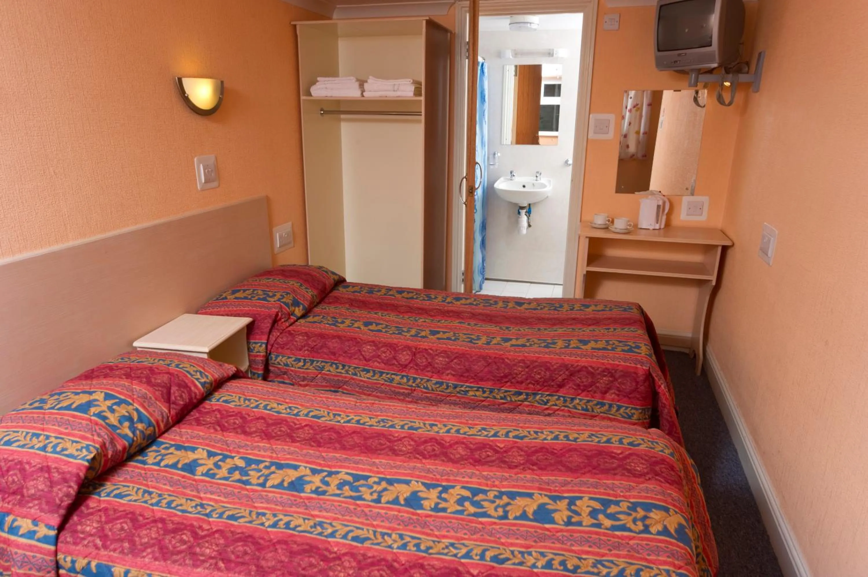 Photo of the whole room, Bed in Macdonald Hotel