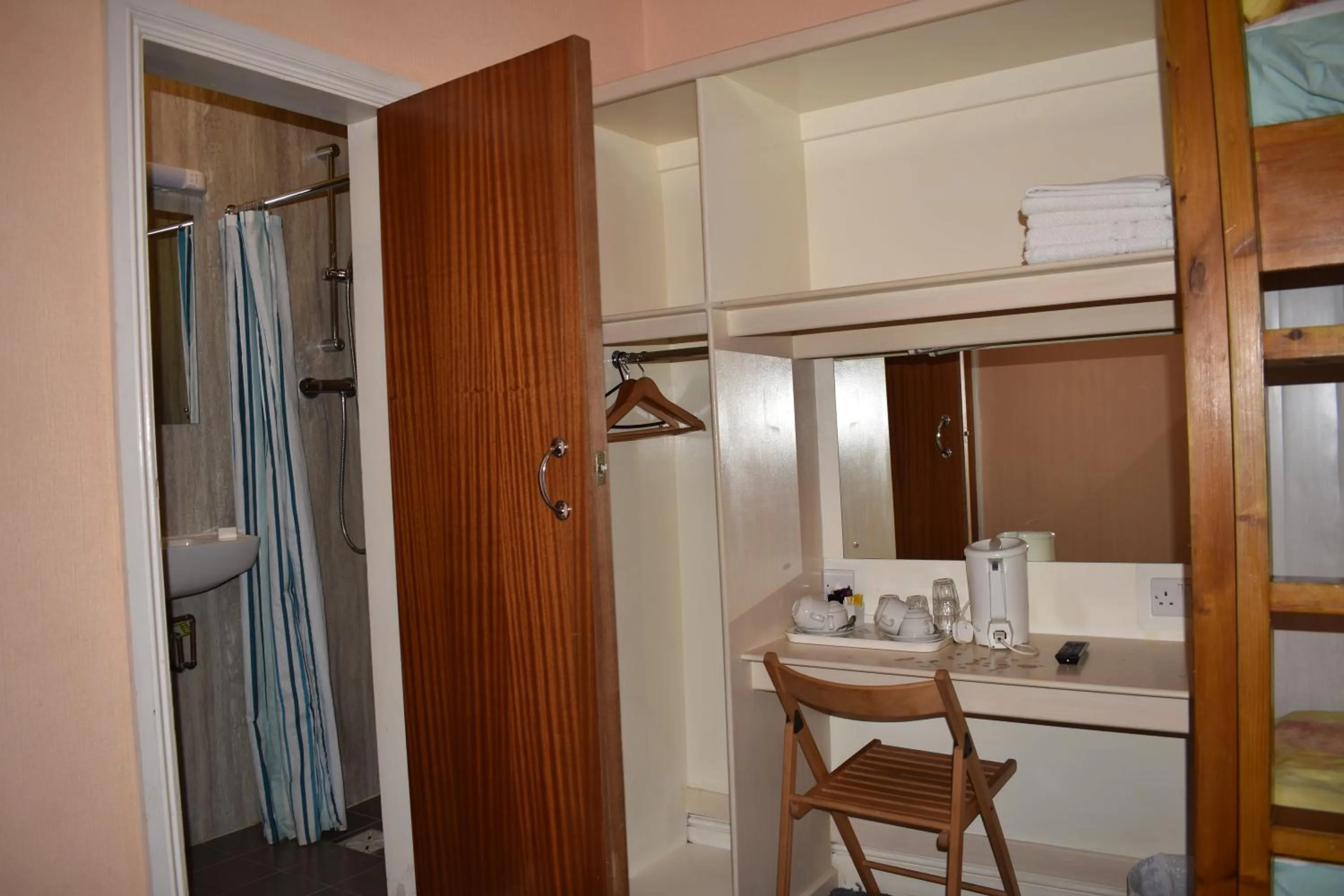 Bedroom in Macdonald Hotel