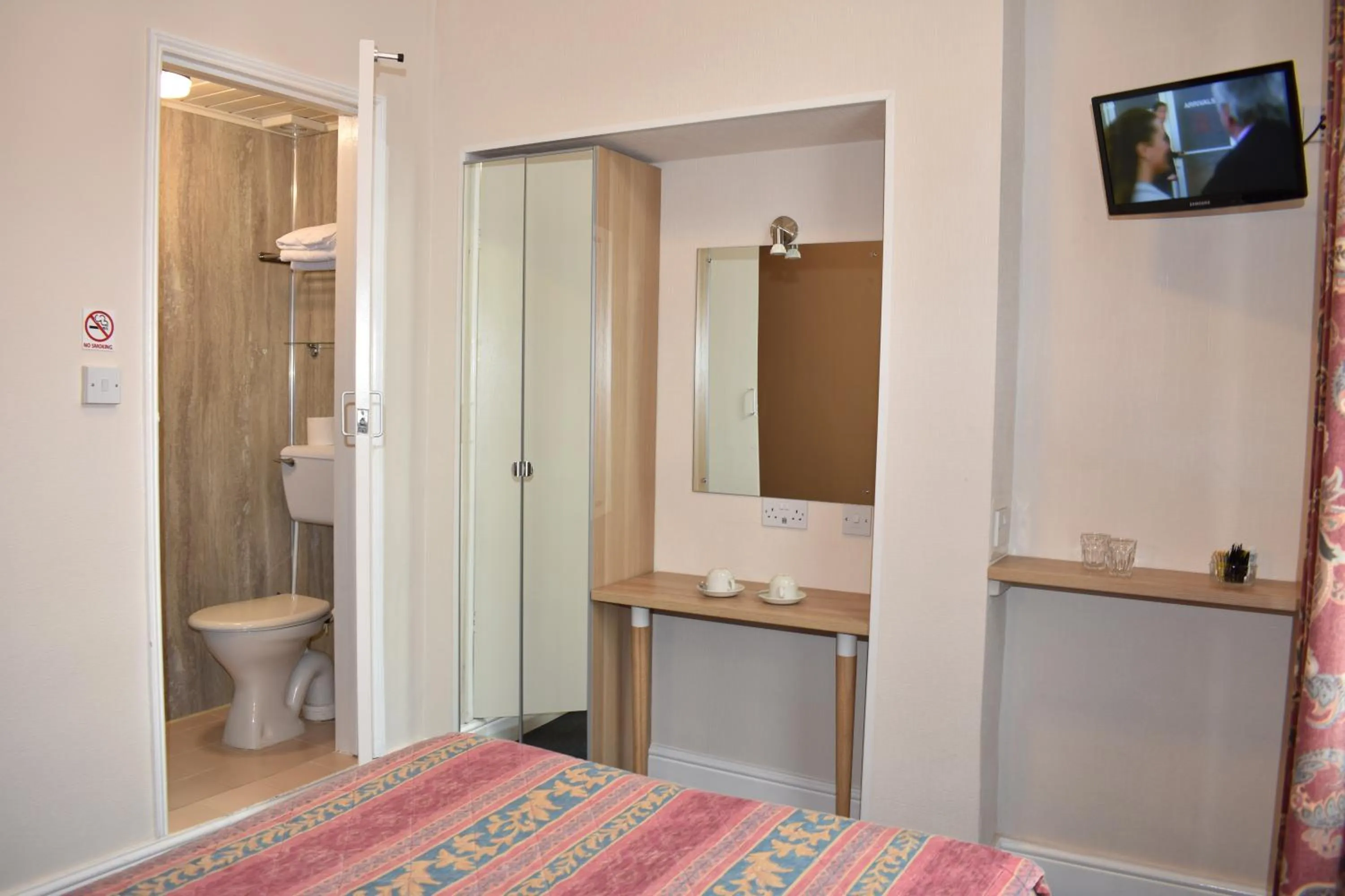 Bedroom in Macdonald Hotel