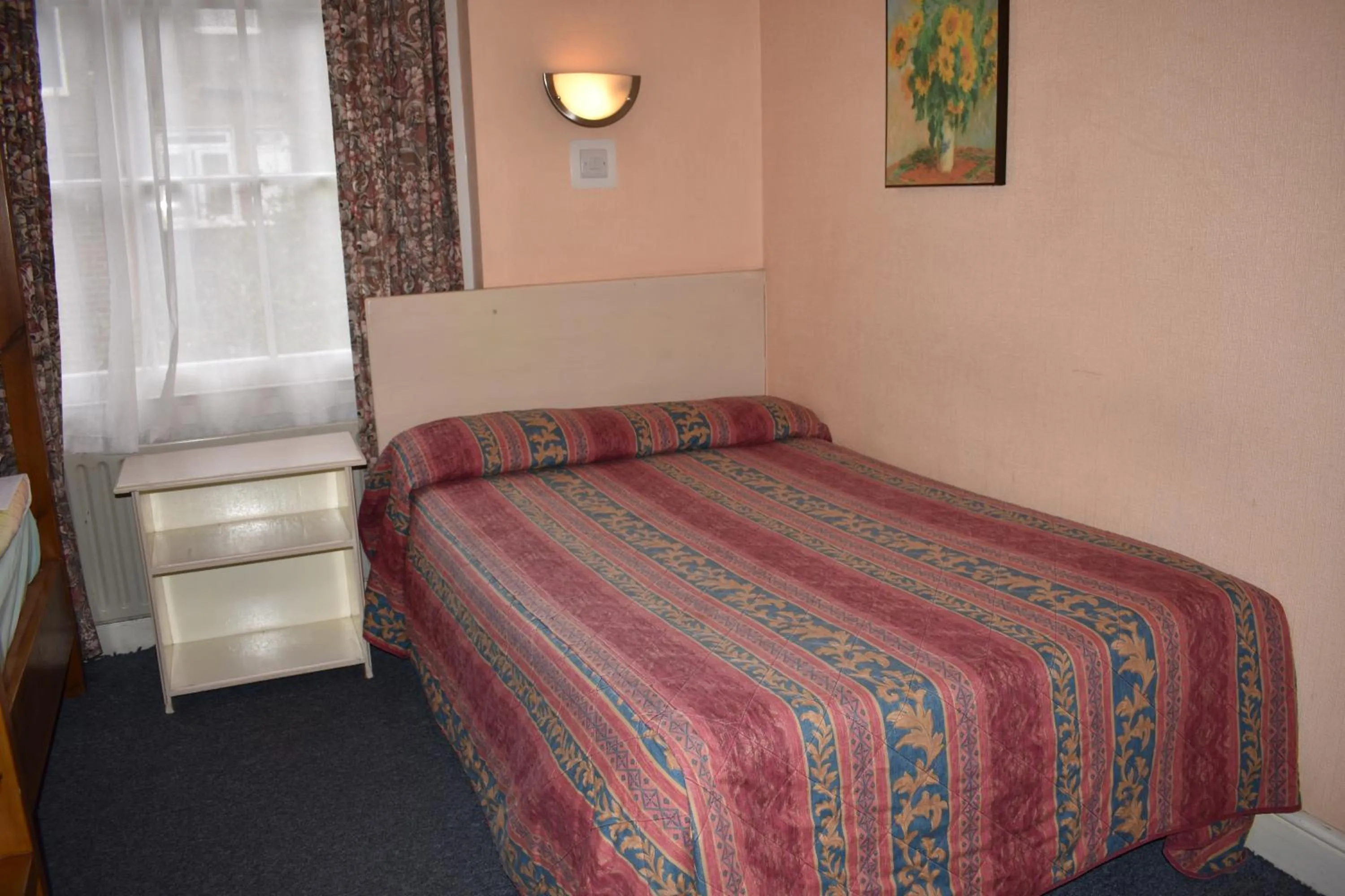 Bedroom, Bed in Macdonald Hotel