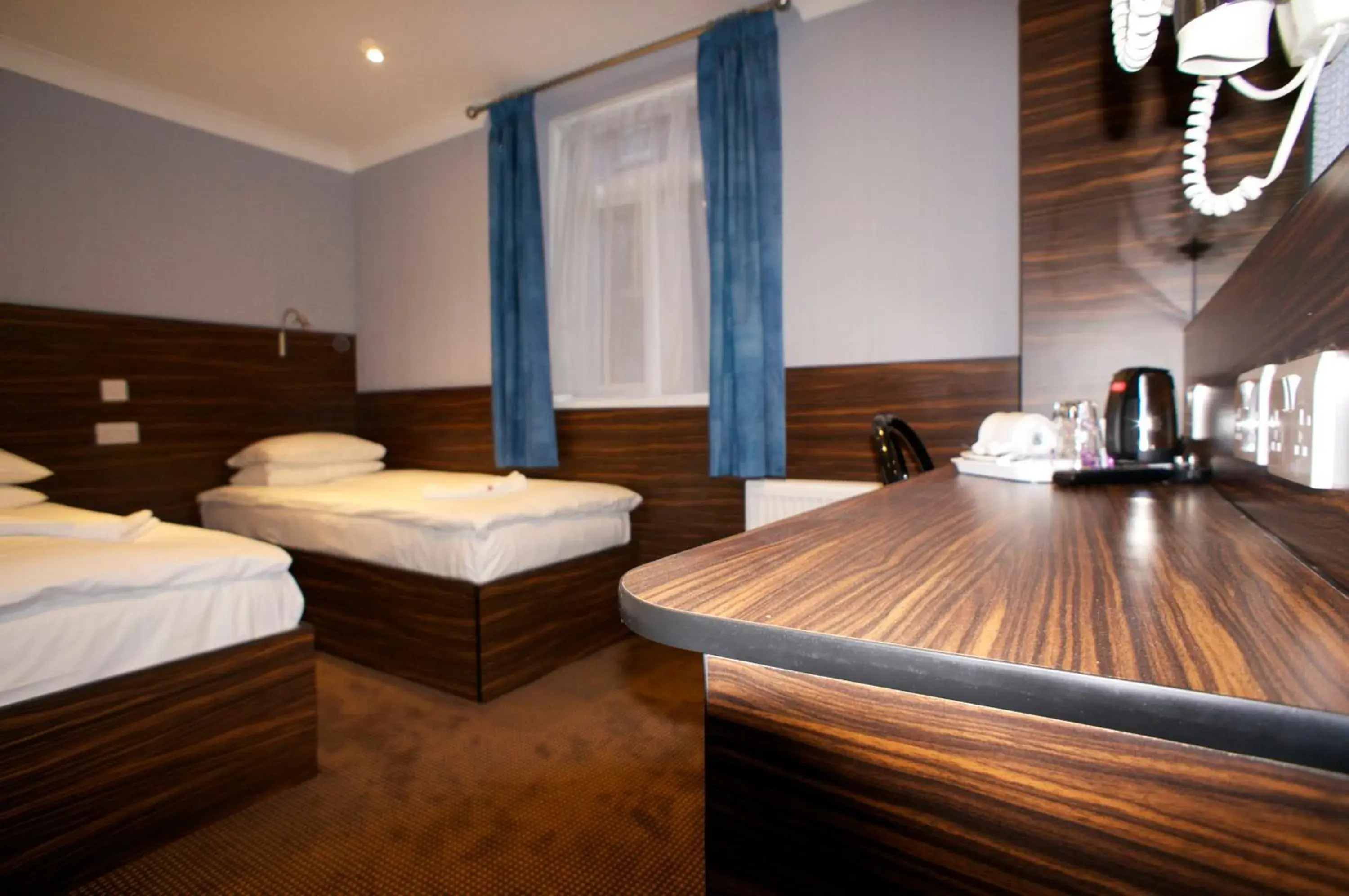 Bedroom, Bed in Crestfield Hotel Bedroom, Bed in Crestfield Hotel