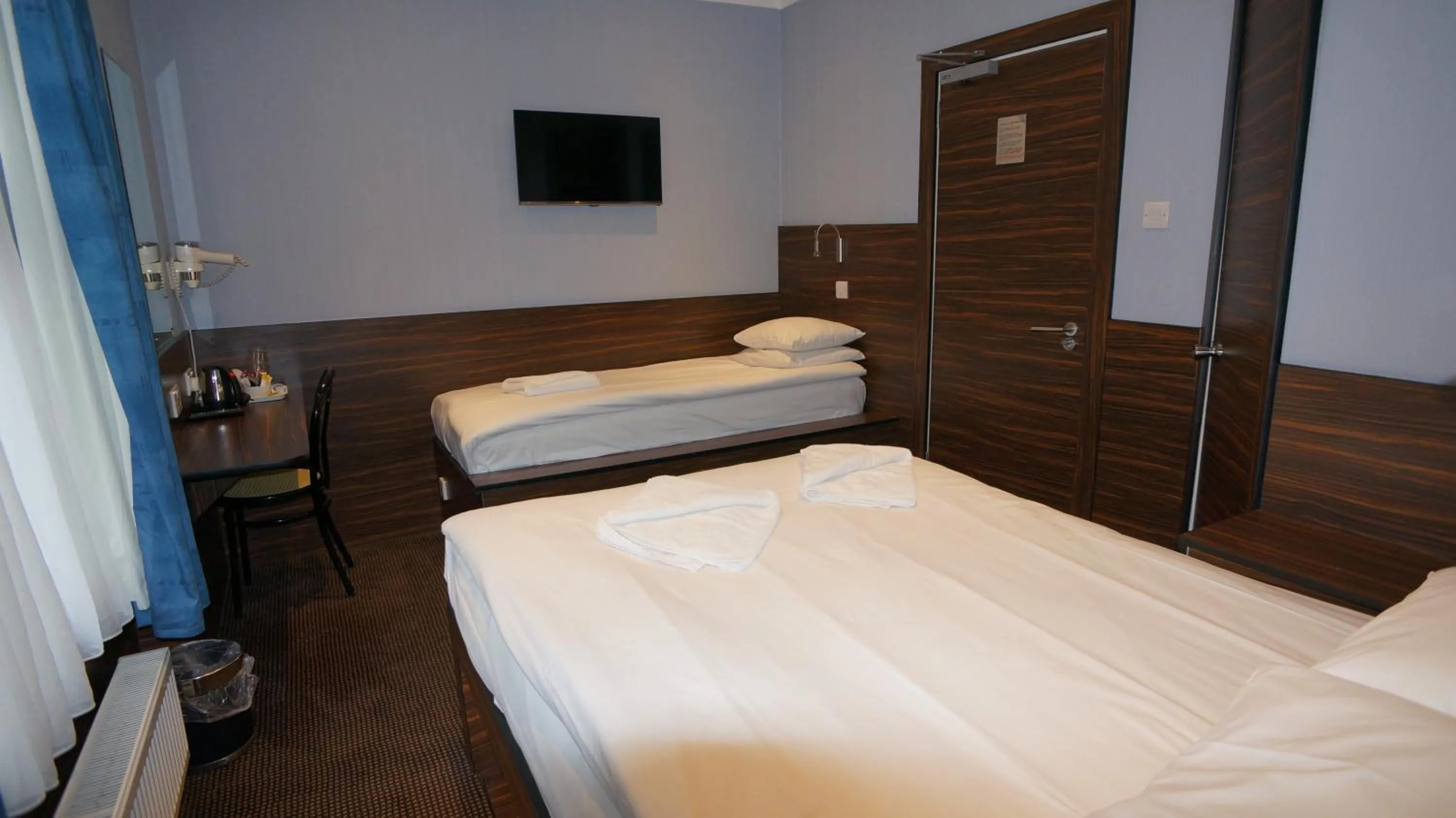 Bed in Crestfield Hotel