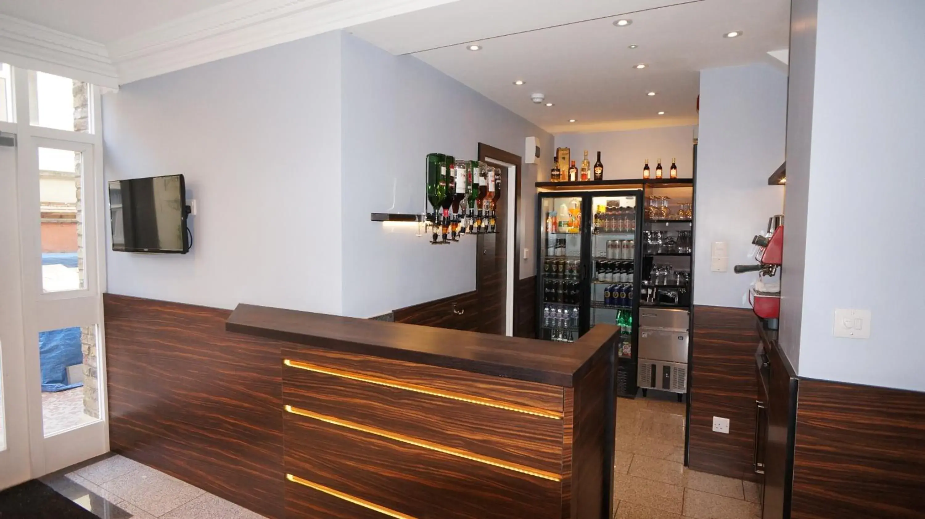 Lounge or bar in Crestfield Hotel Lounge or bar in Crestfield Hotel