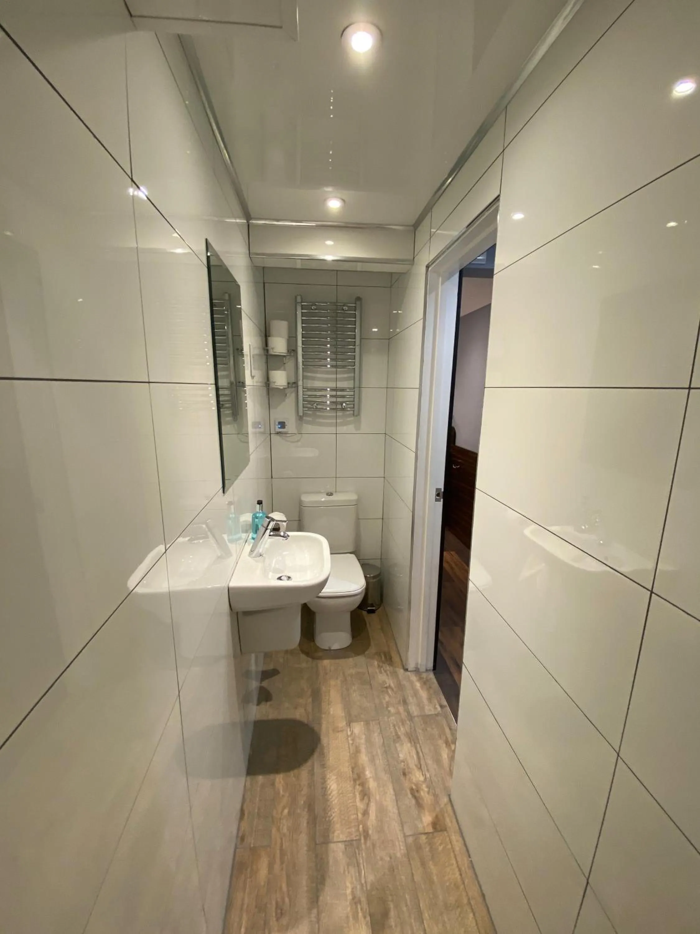 Bathroom in Crestfield Hotel