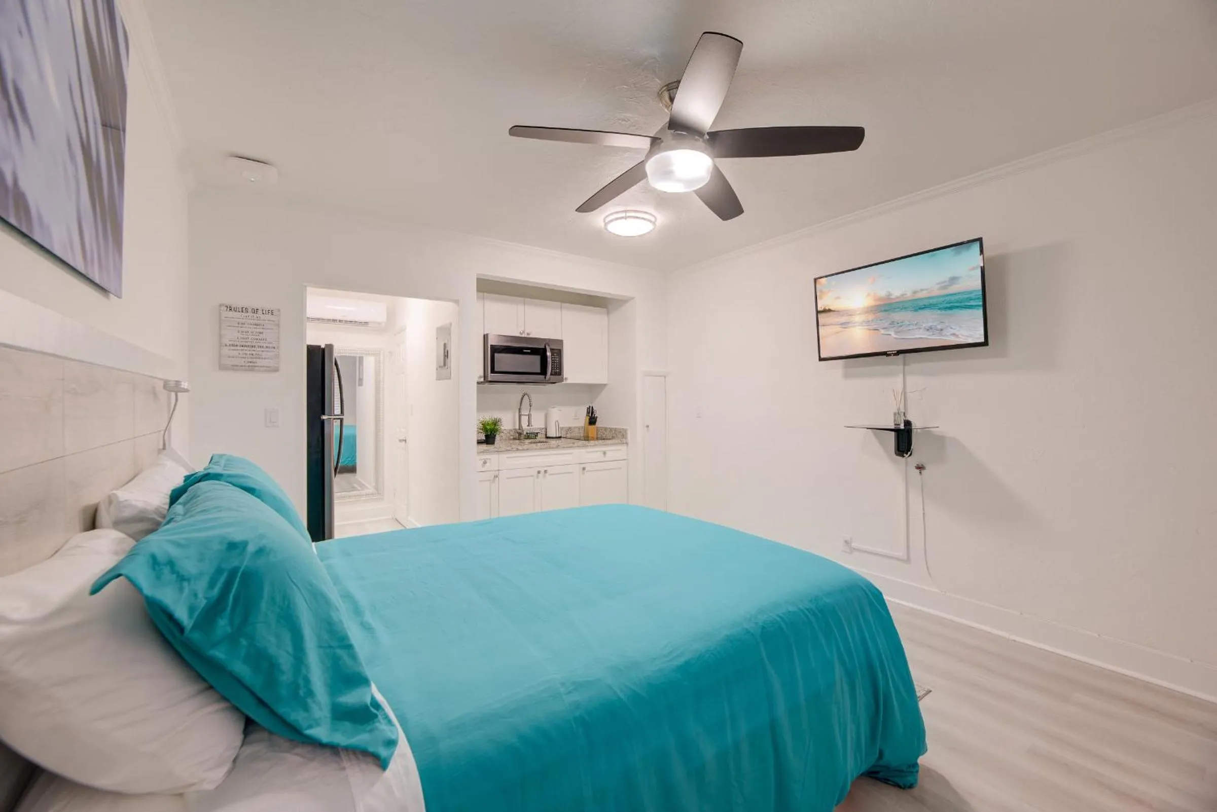 Photo of the whole room, Bed in Costa Este