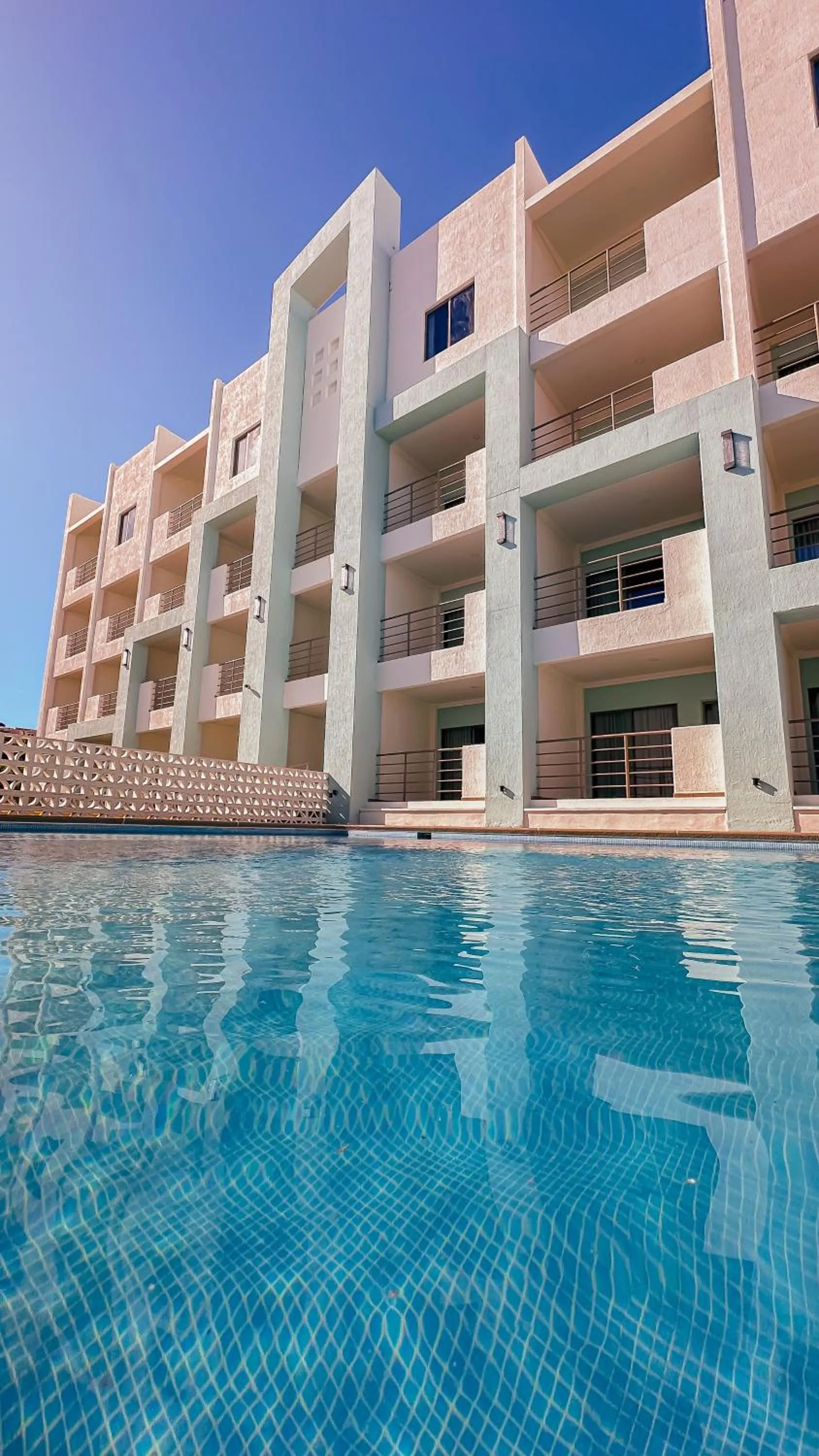Costa Elegante Hotel & Suites