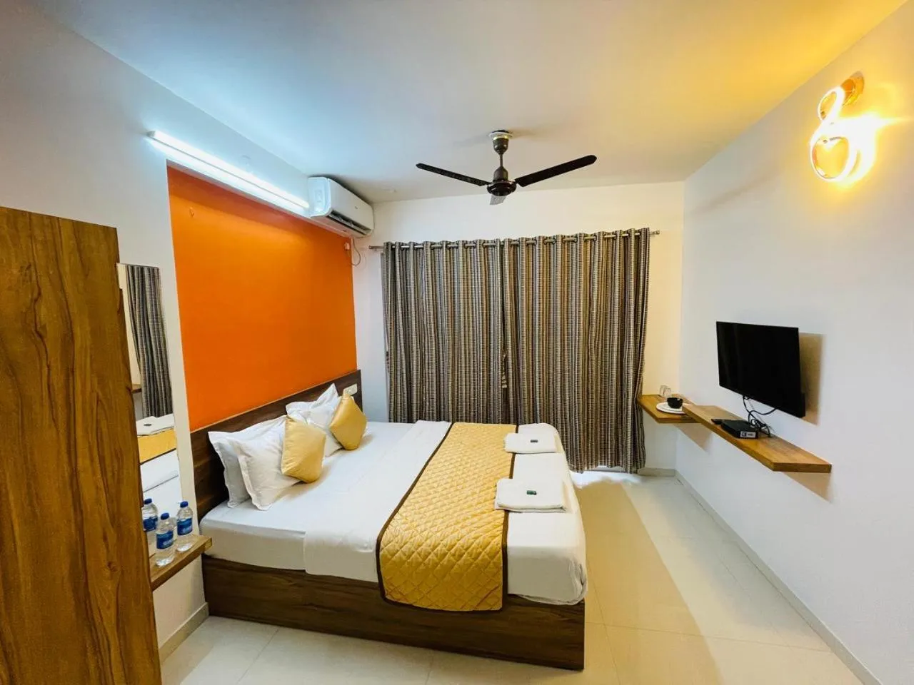 Bedroom, Bed in Habitat Inn