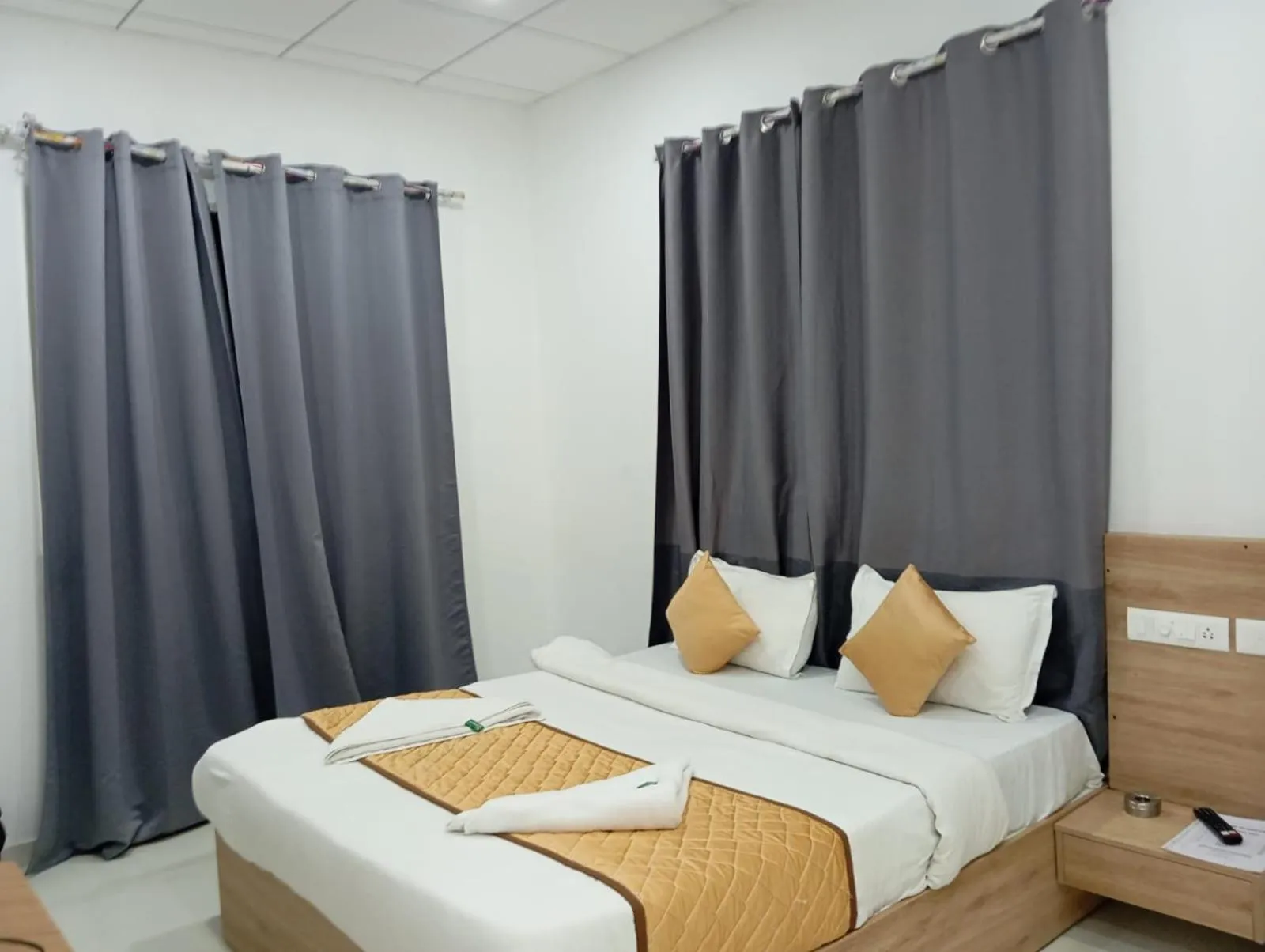 Bedroom, Bed in Habitat Inn