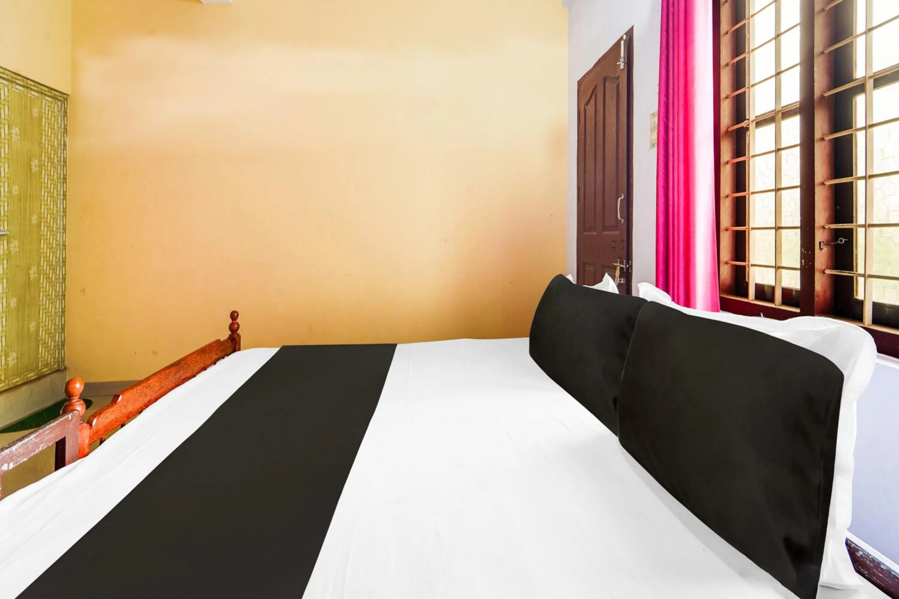 Bedroom, Bed in Hotel O Sree Badra Lodge