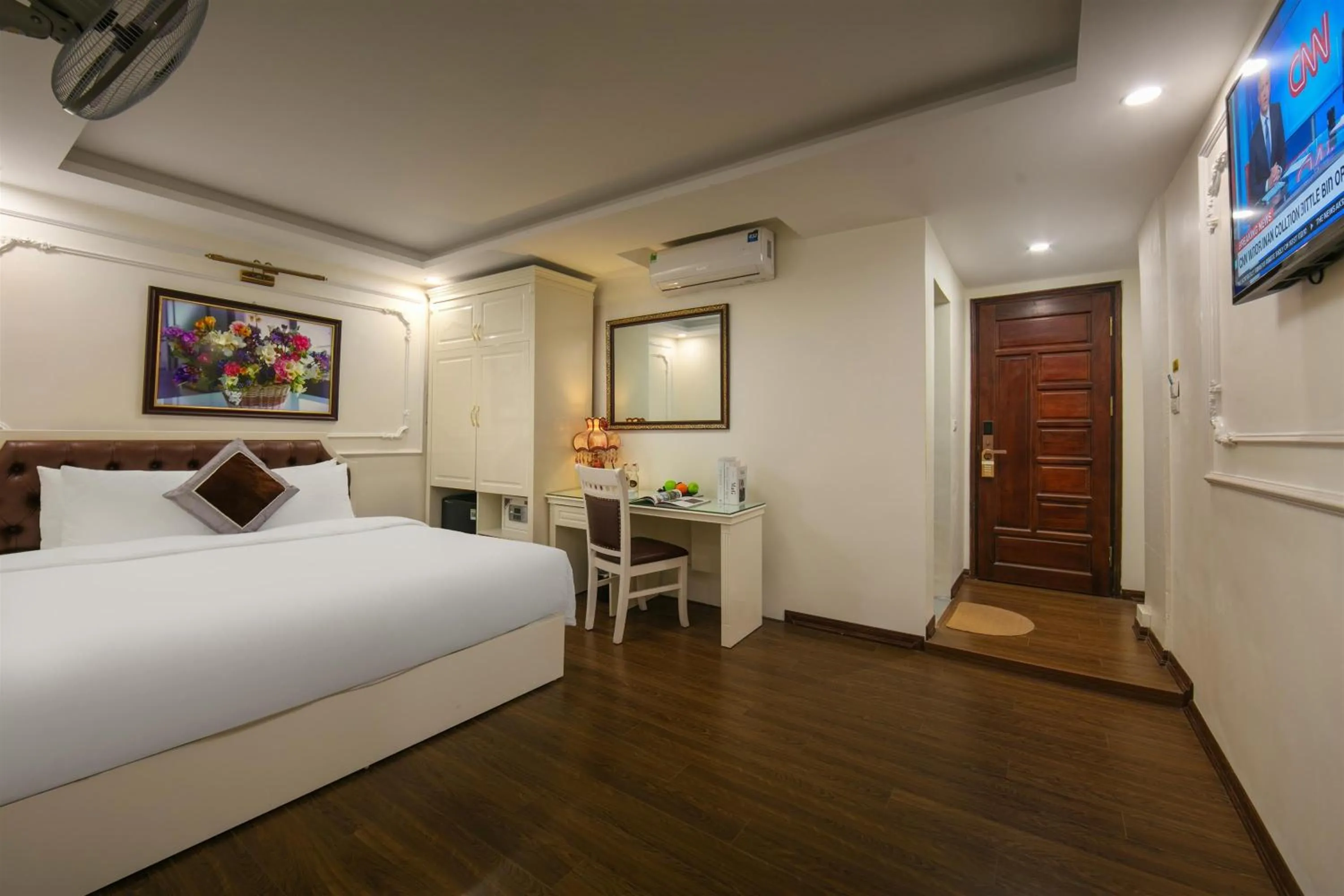 Bed in TrangTrang Luxury Hotel