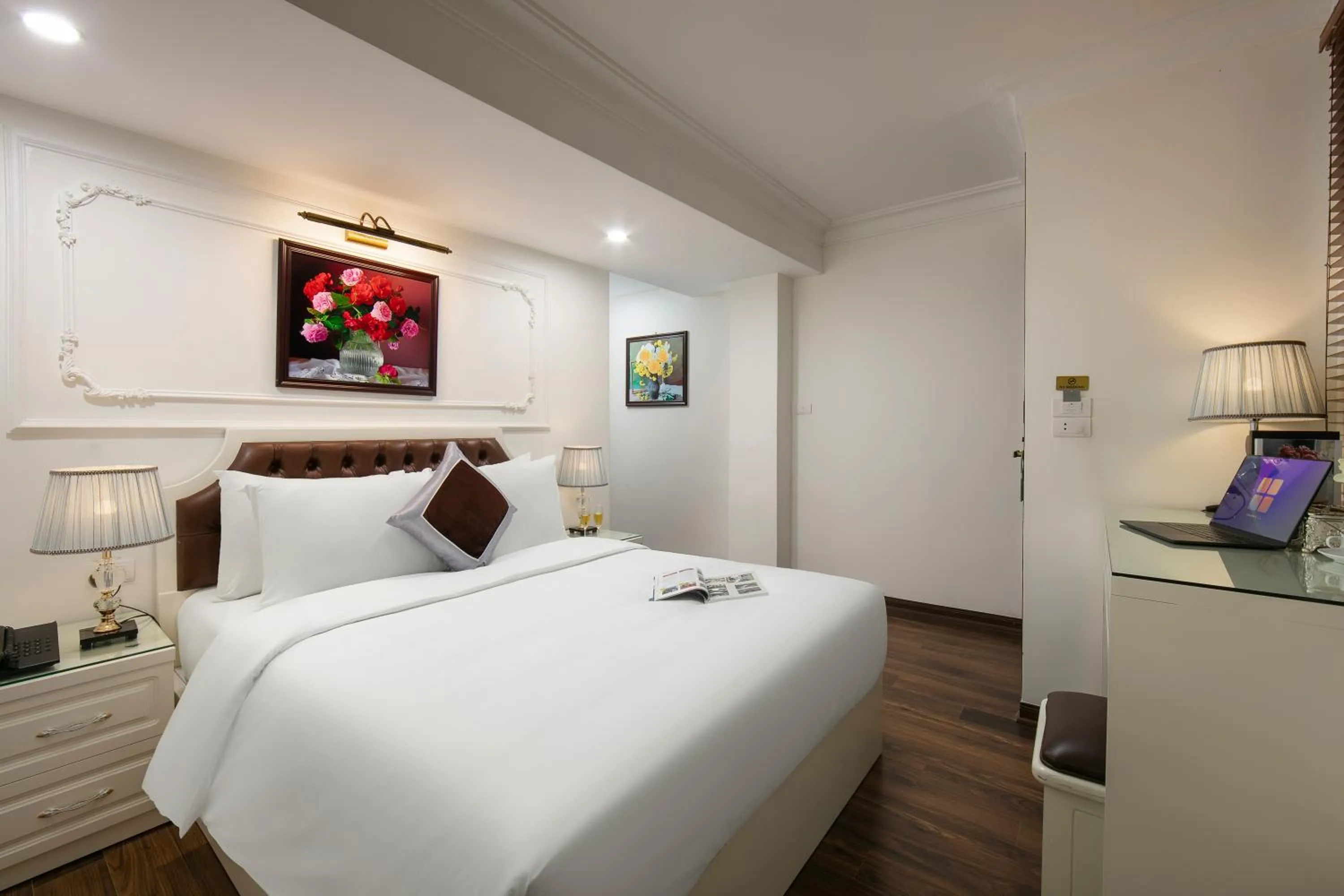 Bed in TrangTrang Luxury Hotel