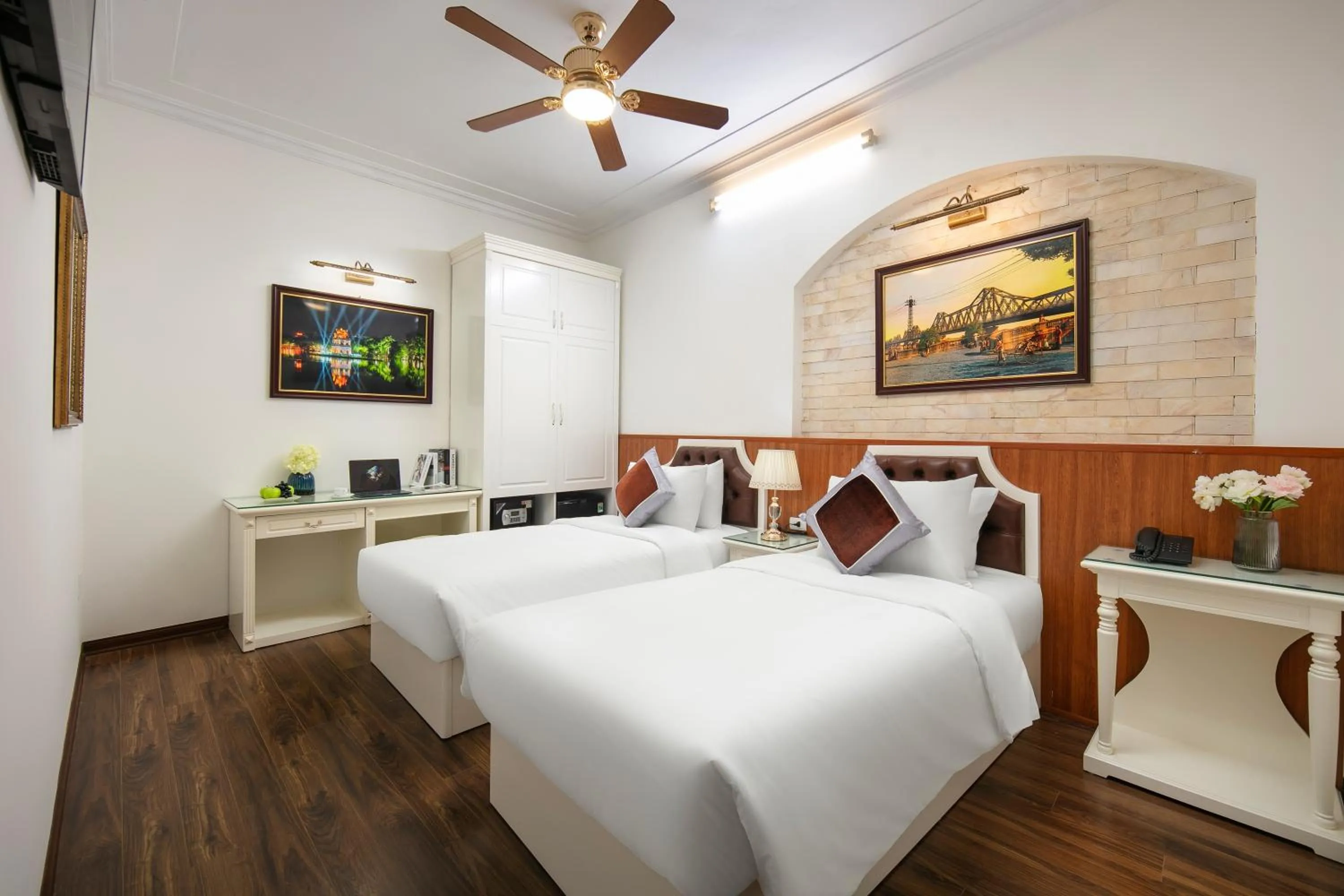 Bed in TrangTrang Luxury Hotel