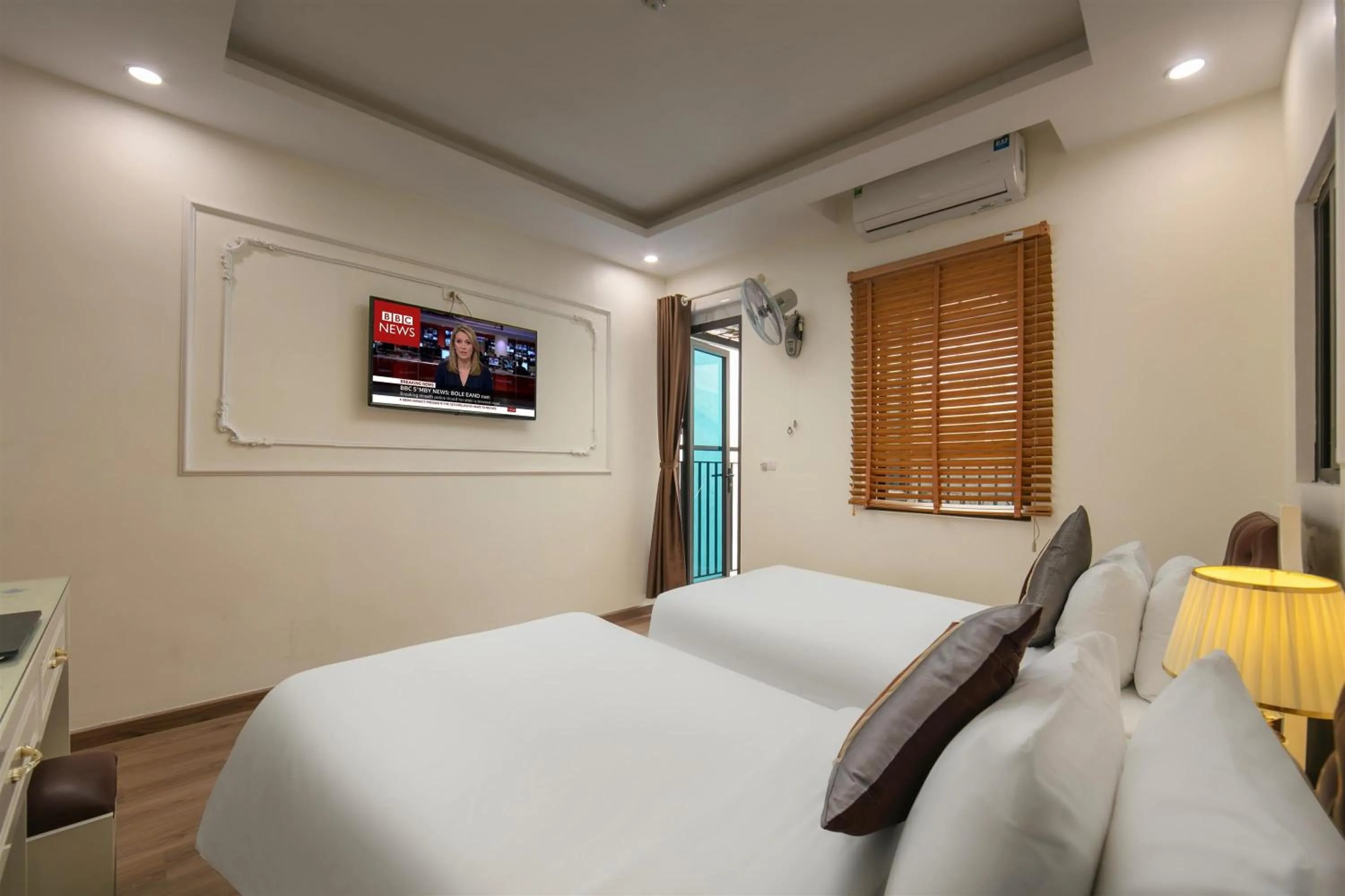 Bed in TrangTrang Luxury Hotel