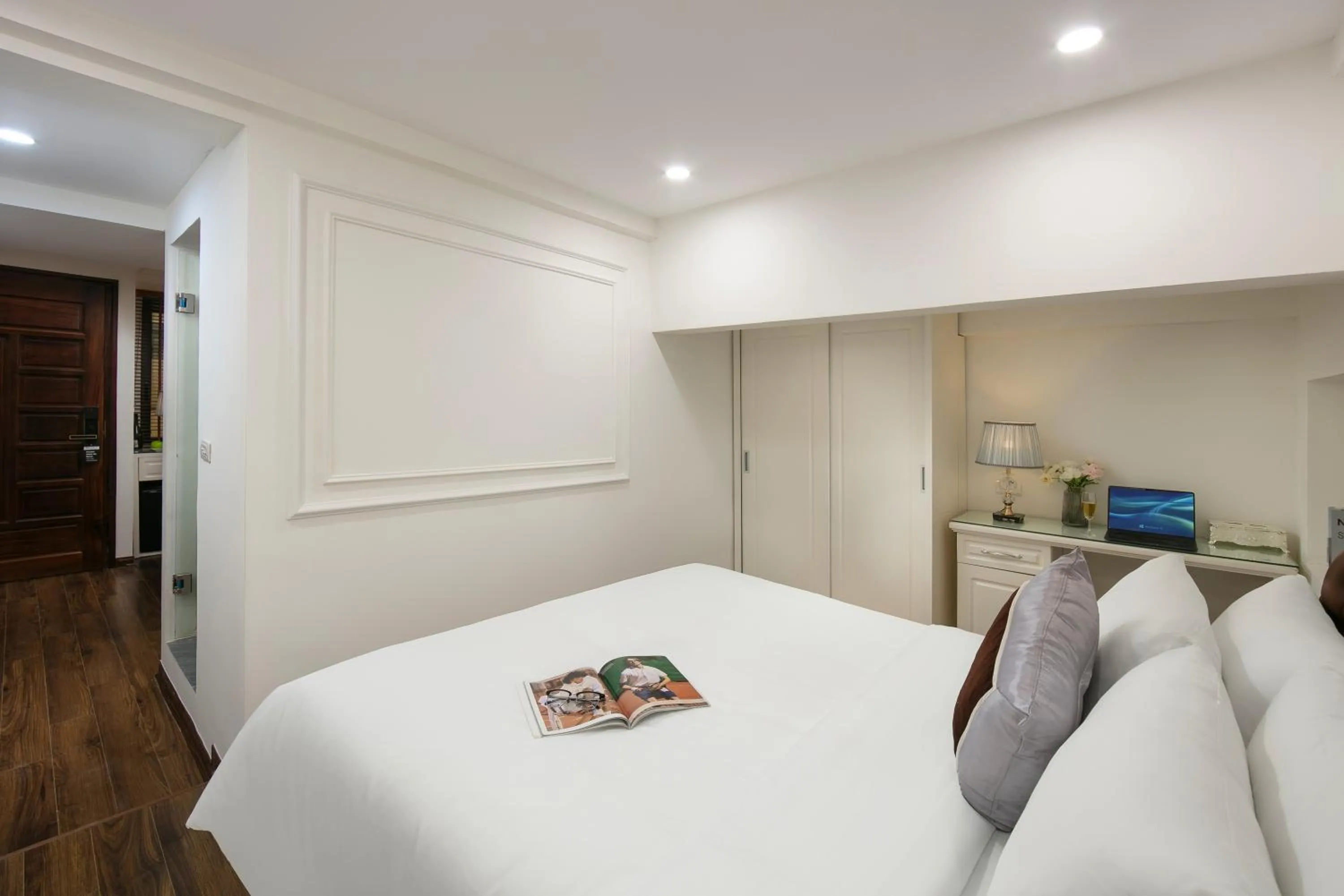 Bed in TrangTrang Luxury Hotel