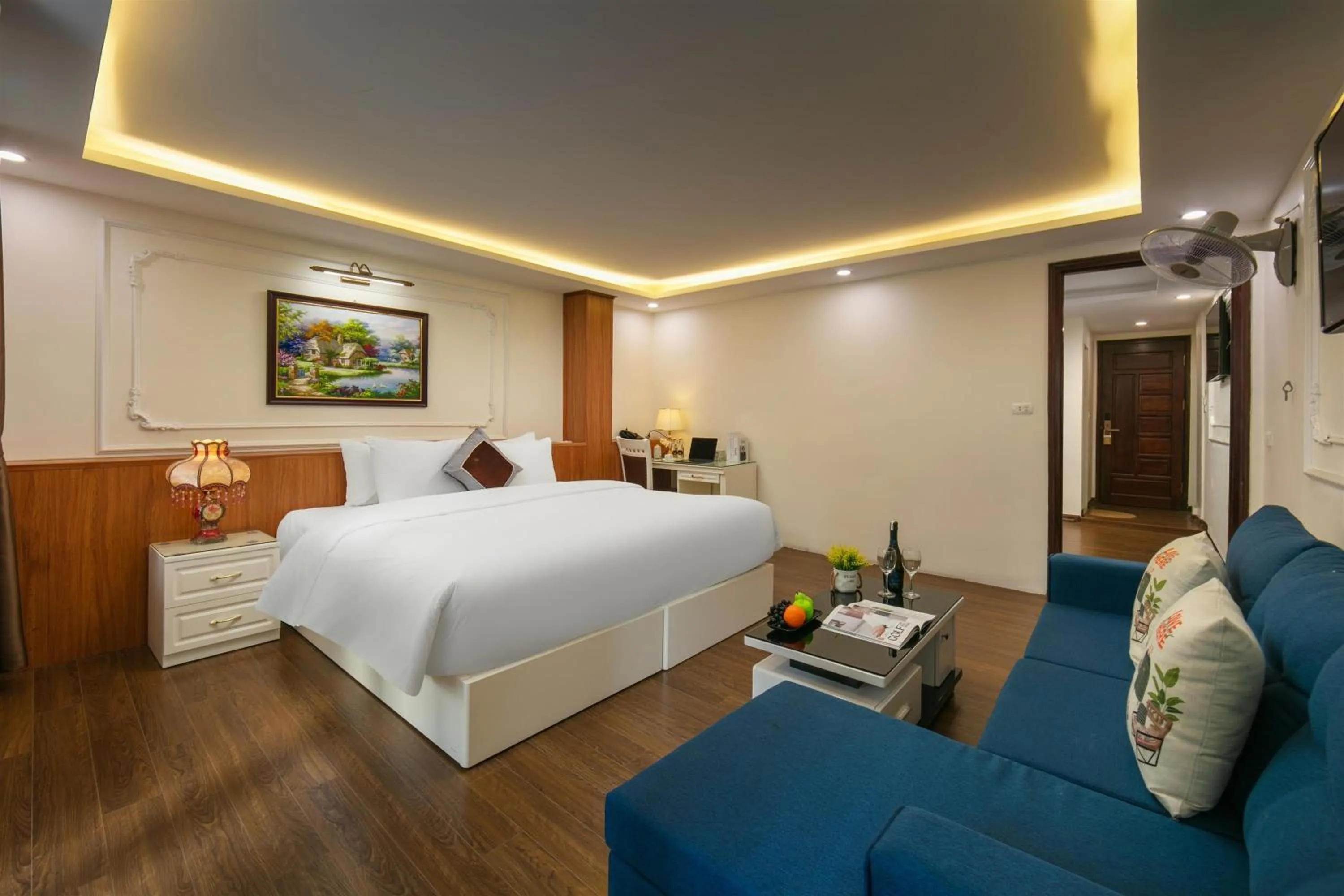 Bed in TrangTrang Luxury Hotel