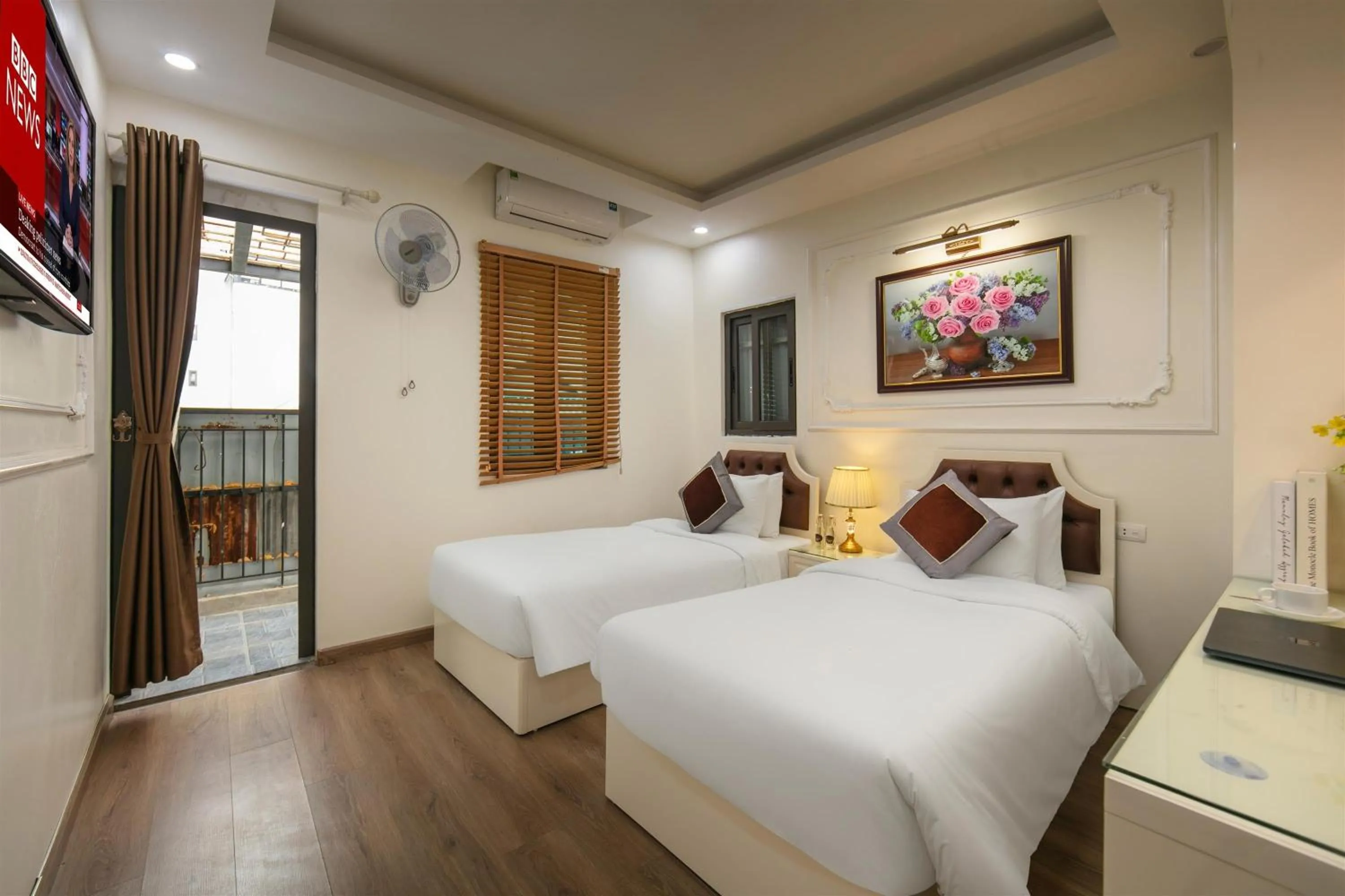 Bed in TrangTrang Luxury Hotel