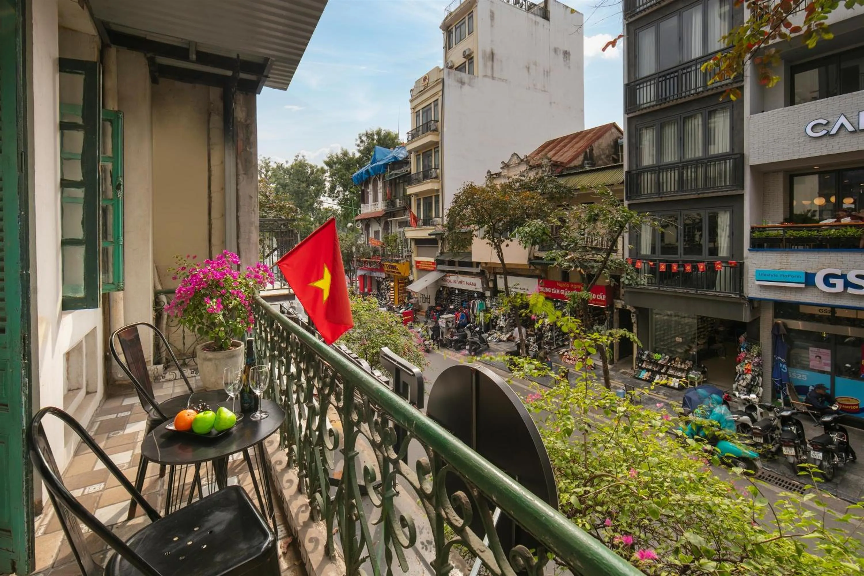 Day in TrangTrang Luxury Hotel