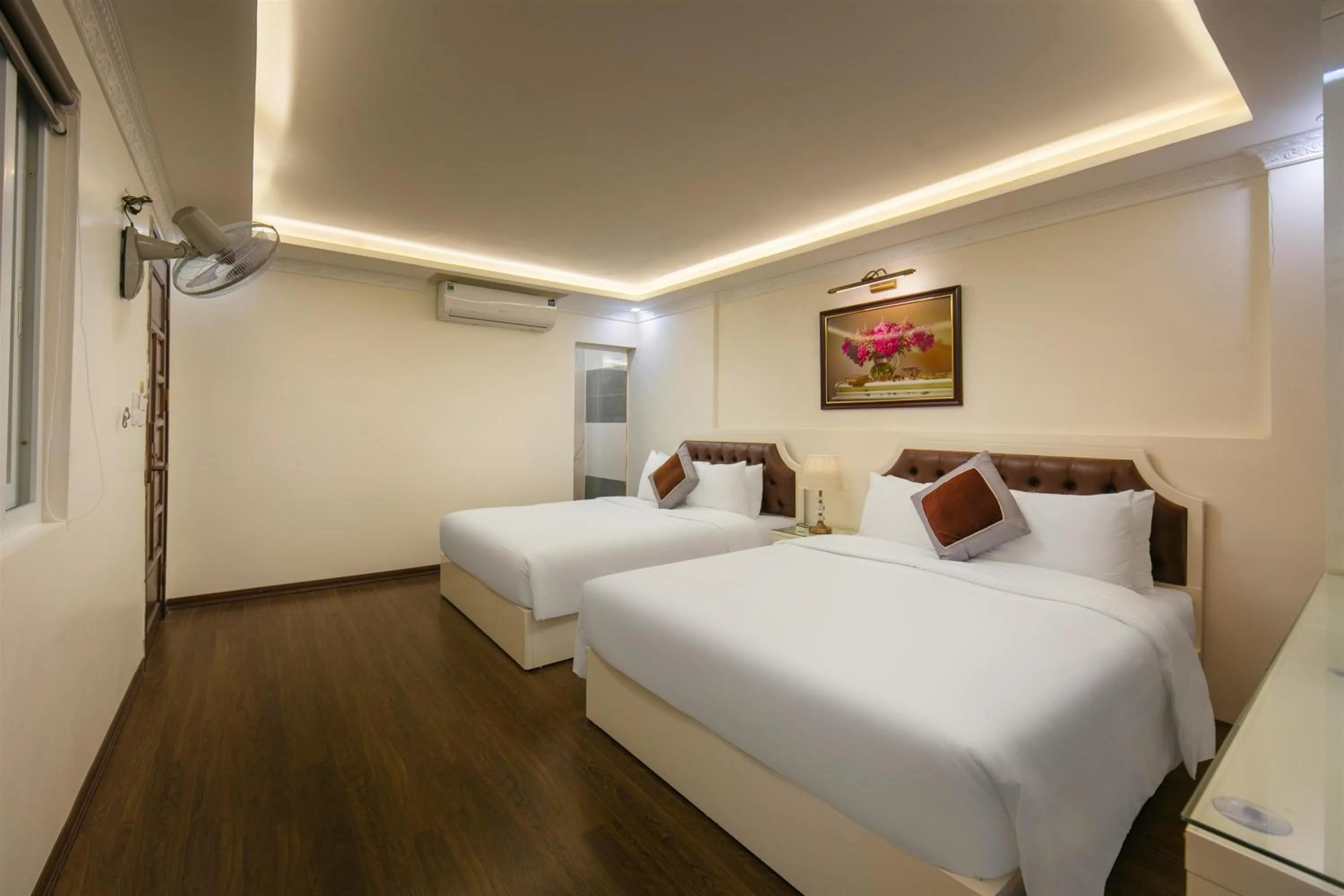 Bed in TrangTrang Luxury Hotel