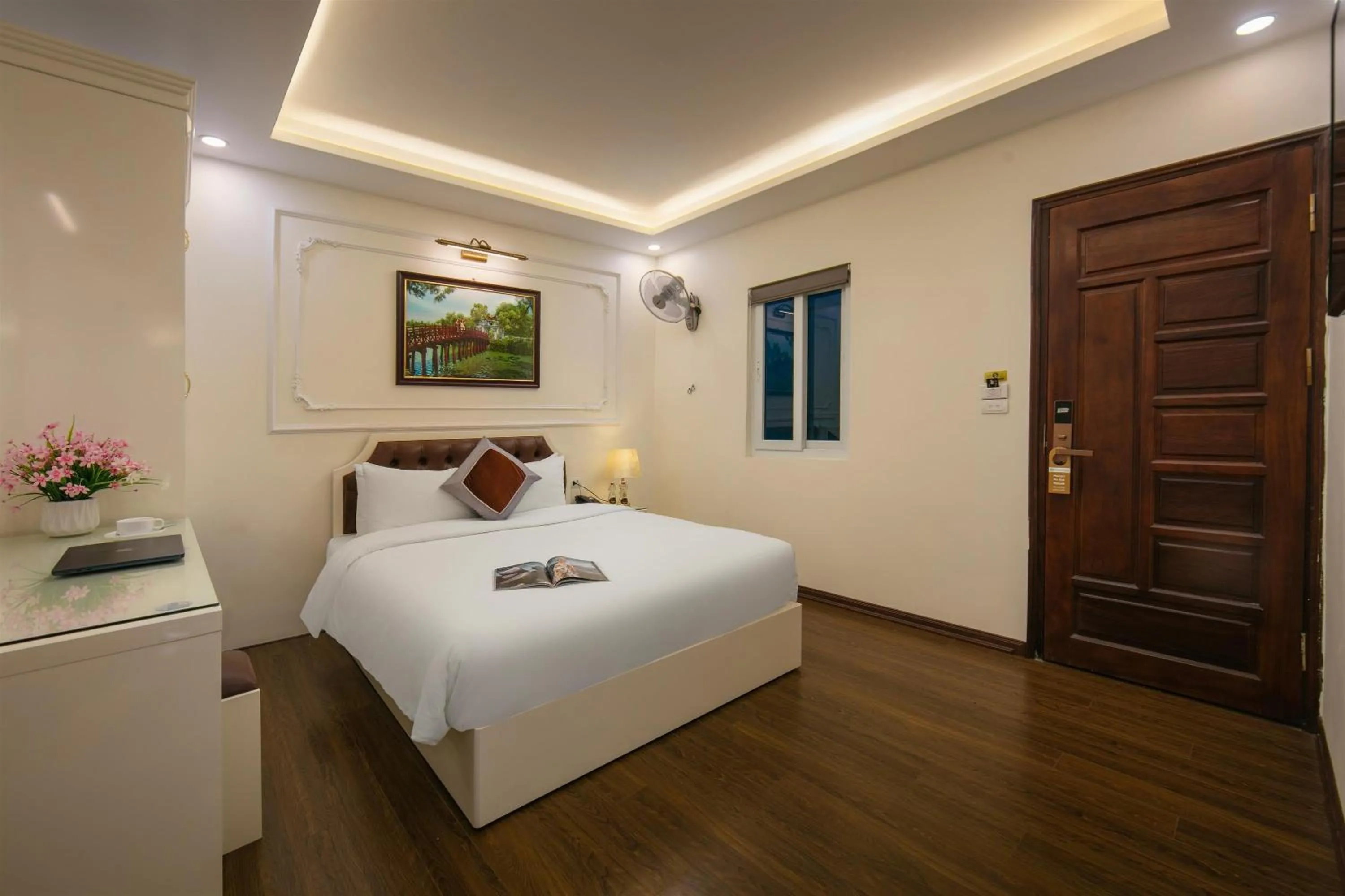 Bed in TrangTrang Luxury Hotel