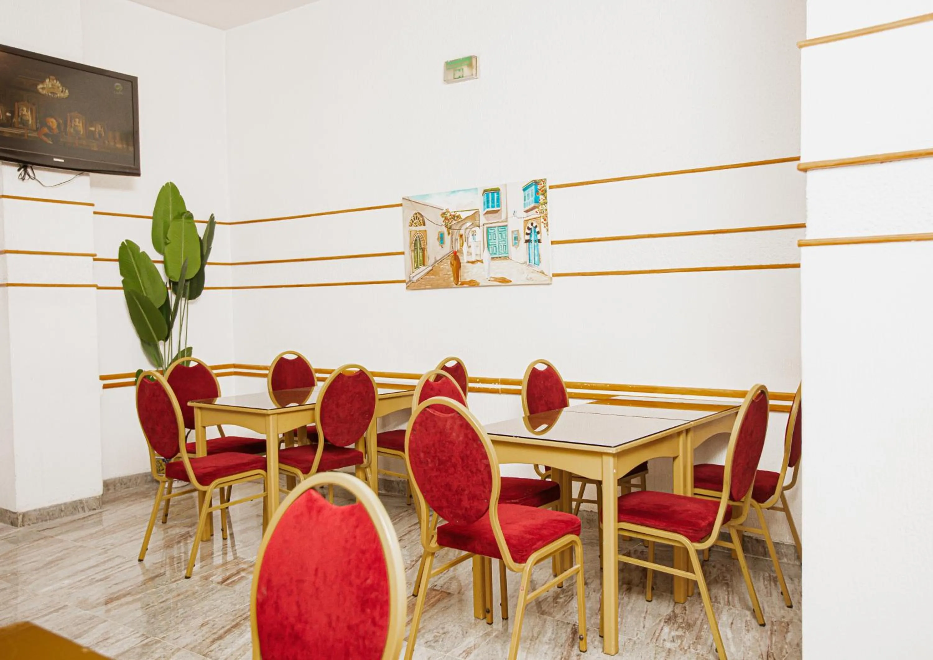 Restaurant/places to eat in Le National