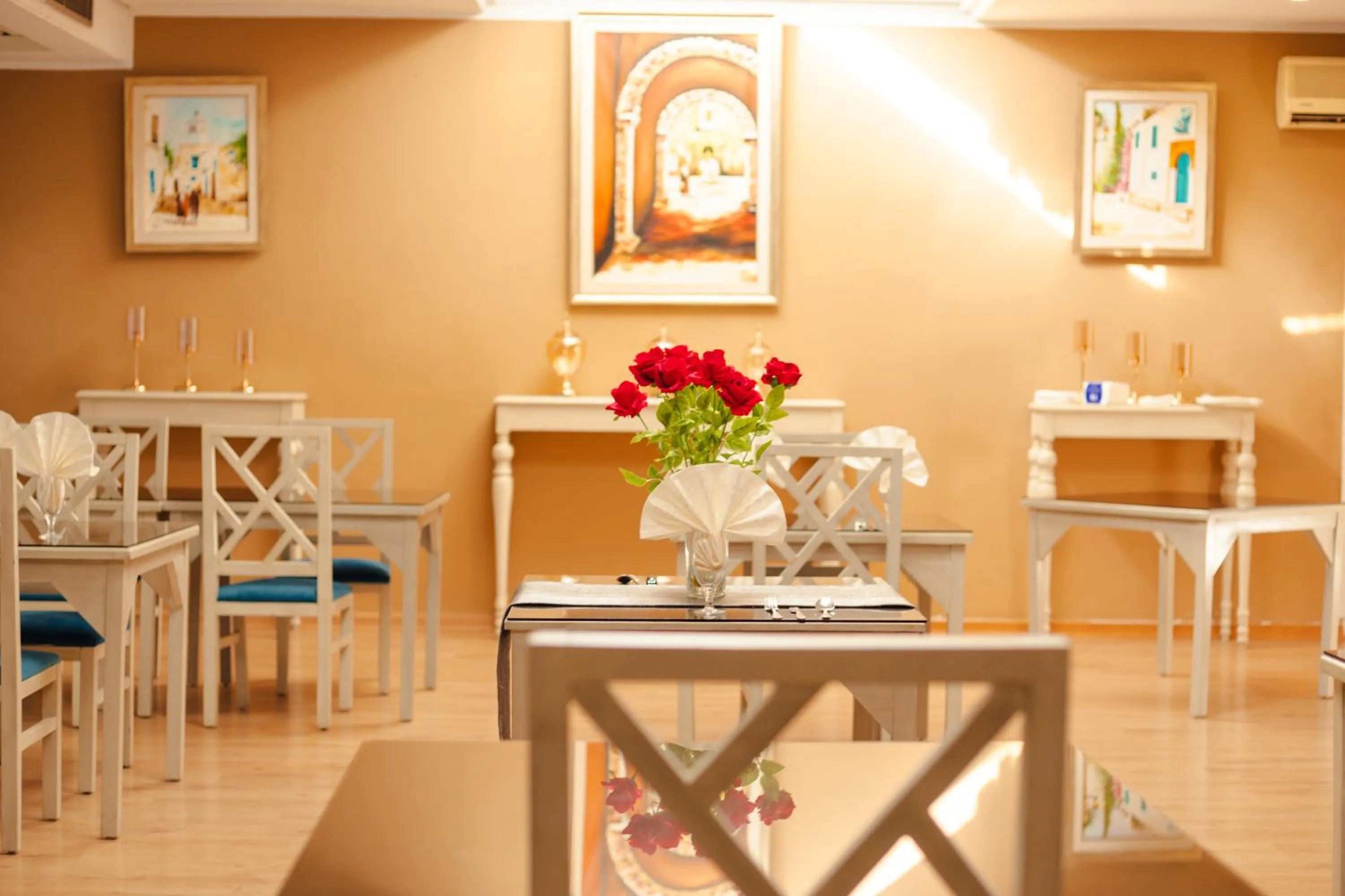 Restaurant/places to eat in Le National