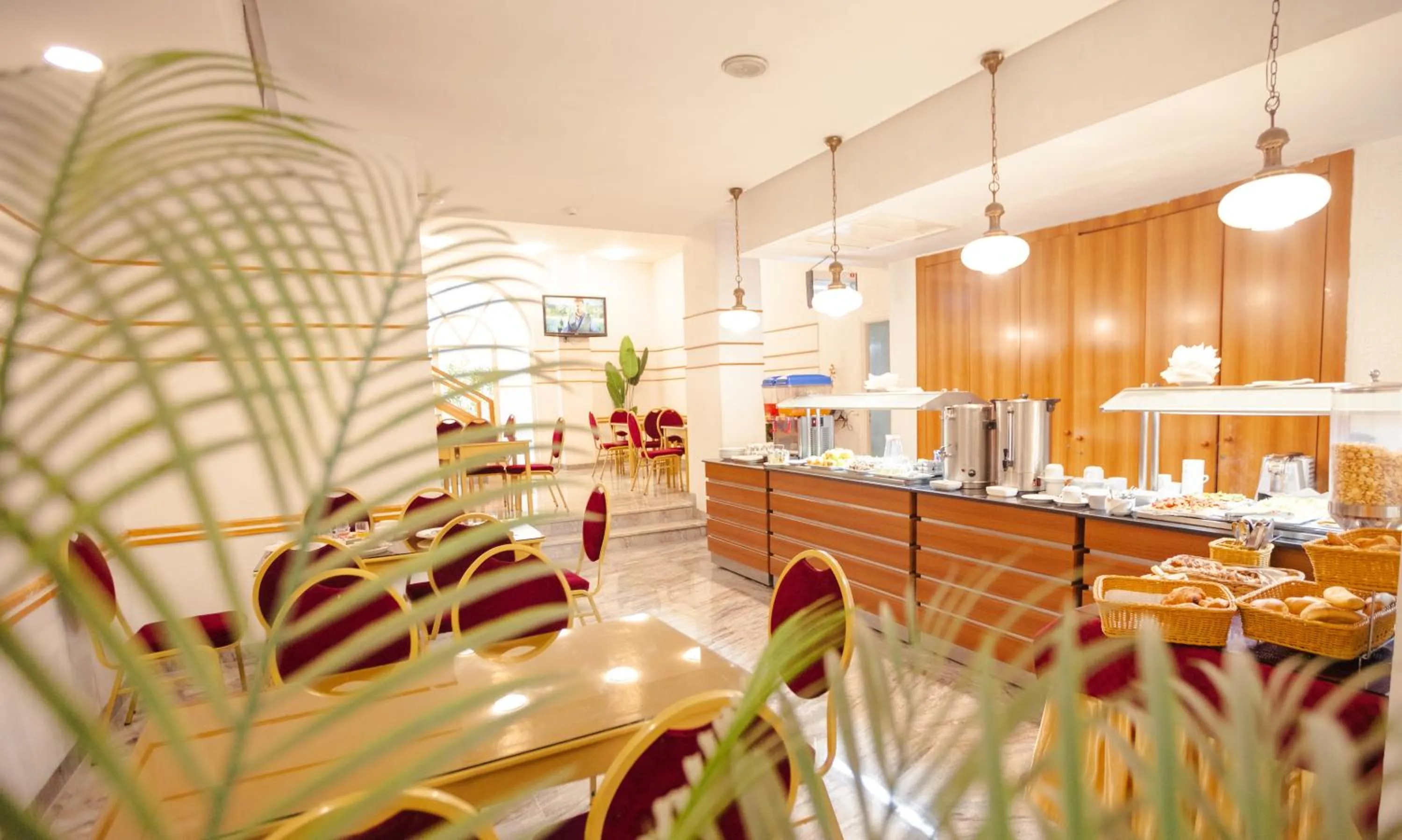 Restaurant/places to eat in Le National