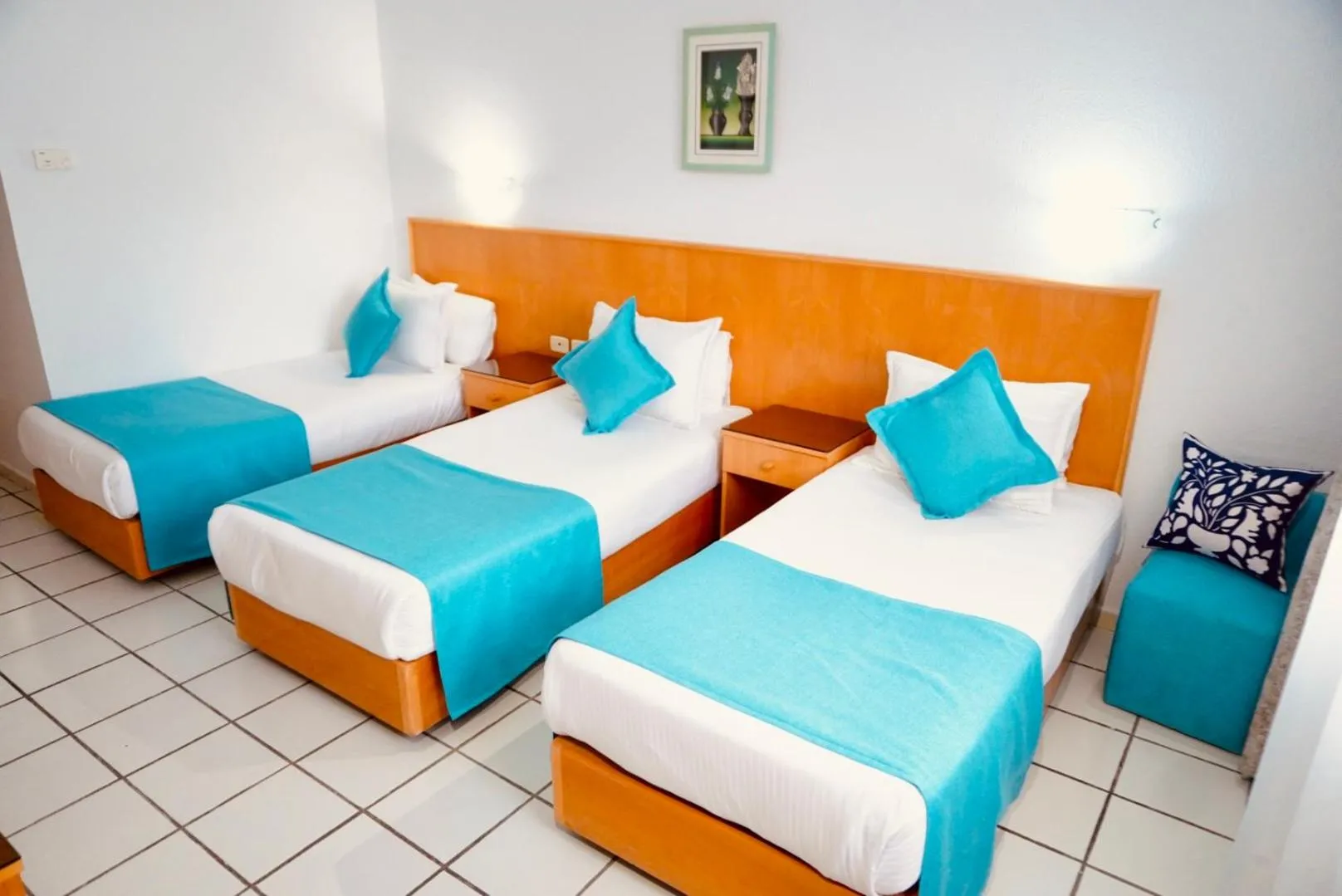 Shower, Bed in Le National
