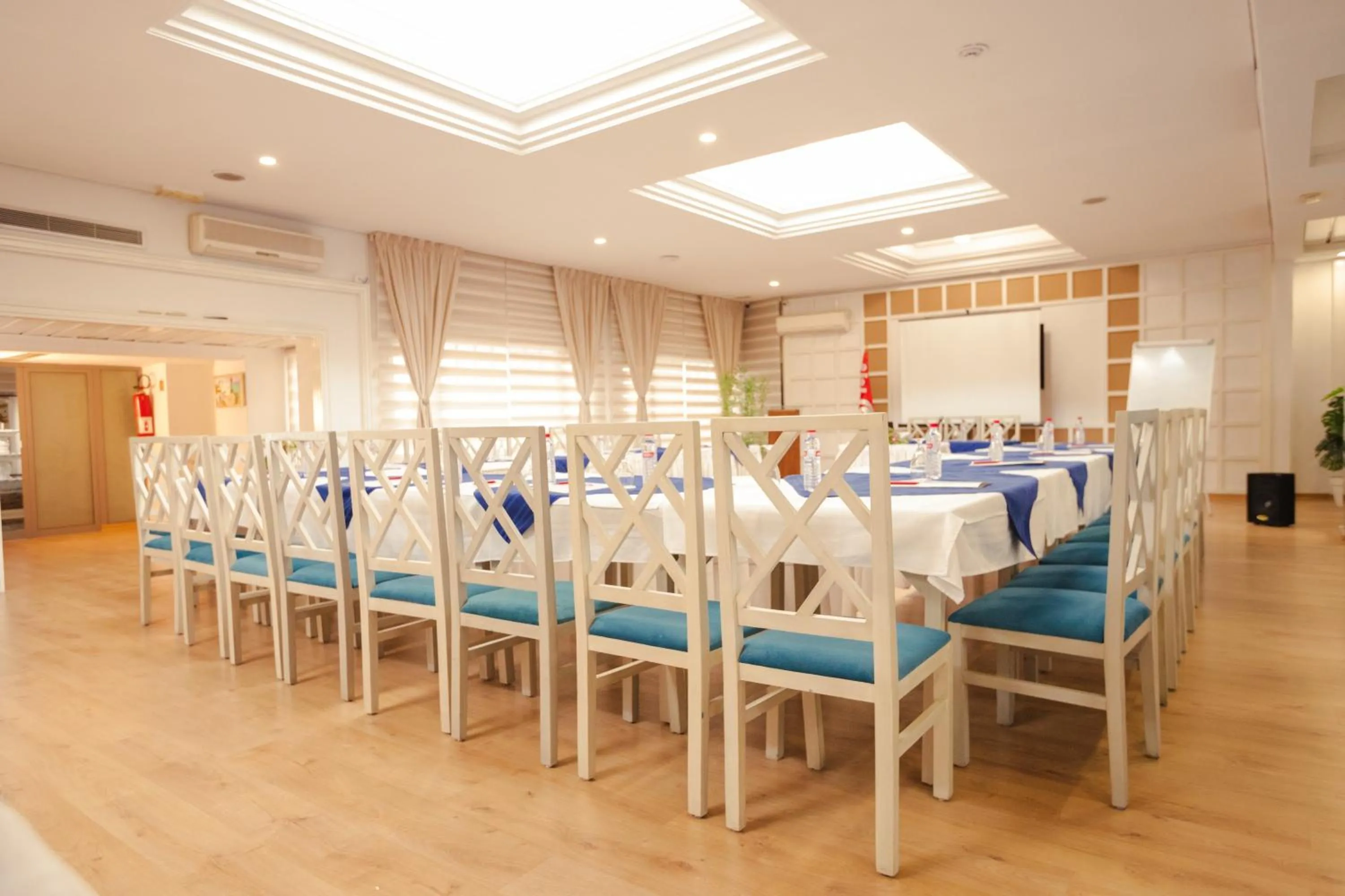 Restaurant/places to eat in Le National