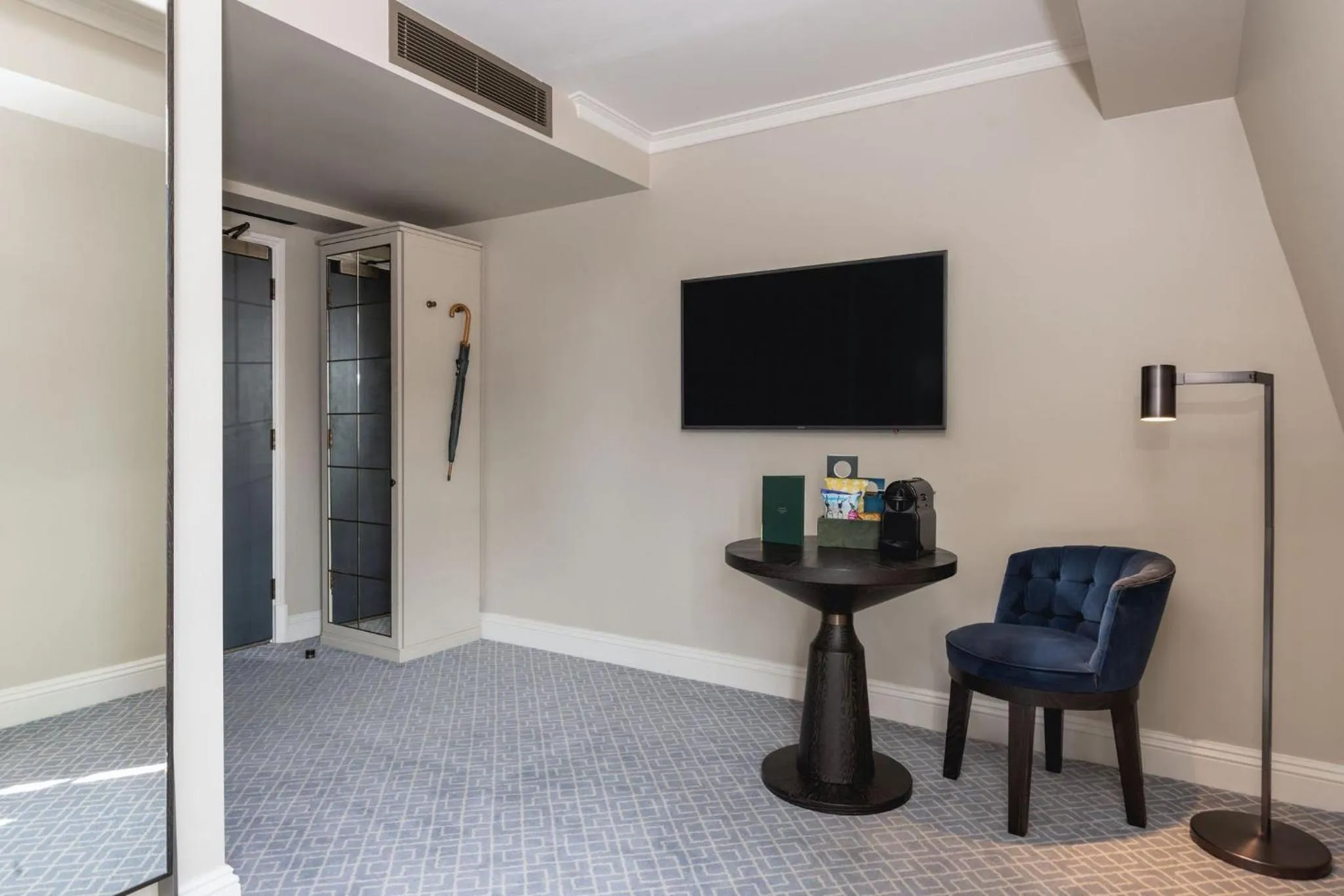 Photo of the whole room in Kimpton Fitzroy London by IHG