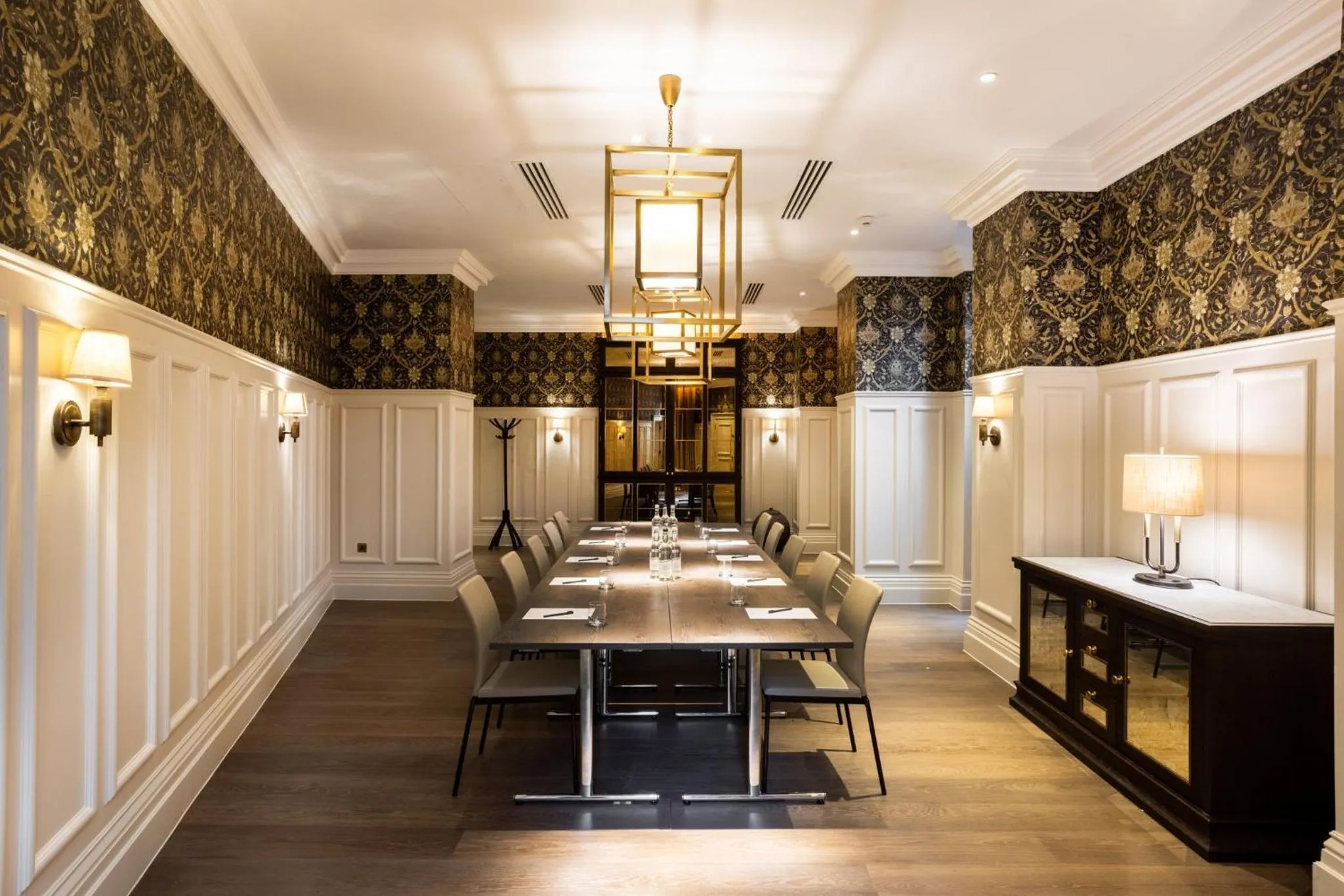 Meeting/conference room in Kimpton Fitzroy London by IHG