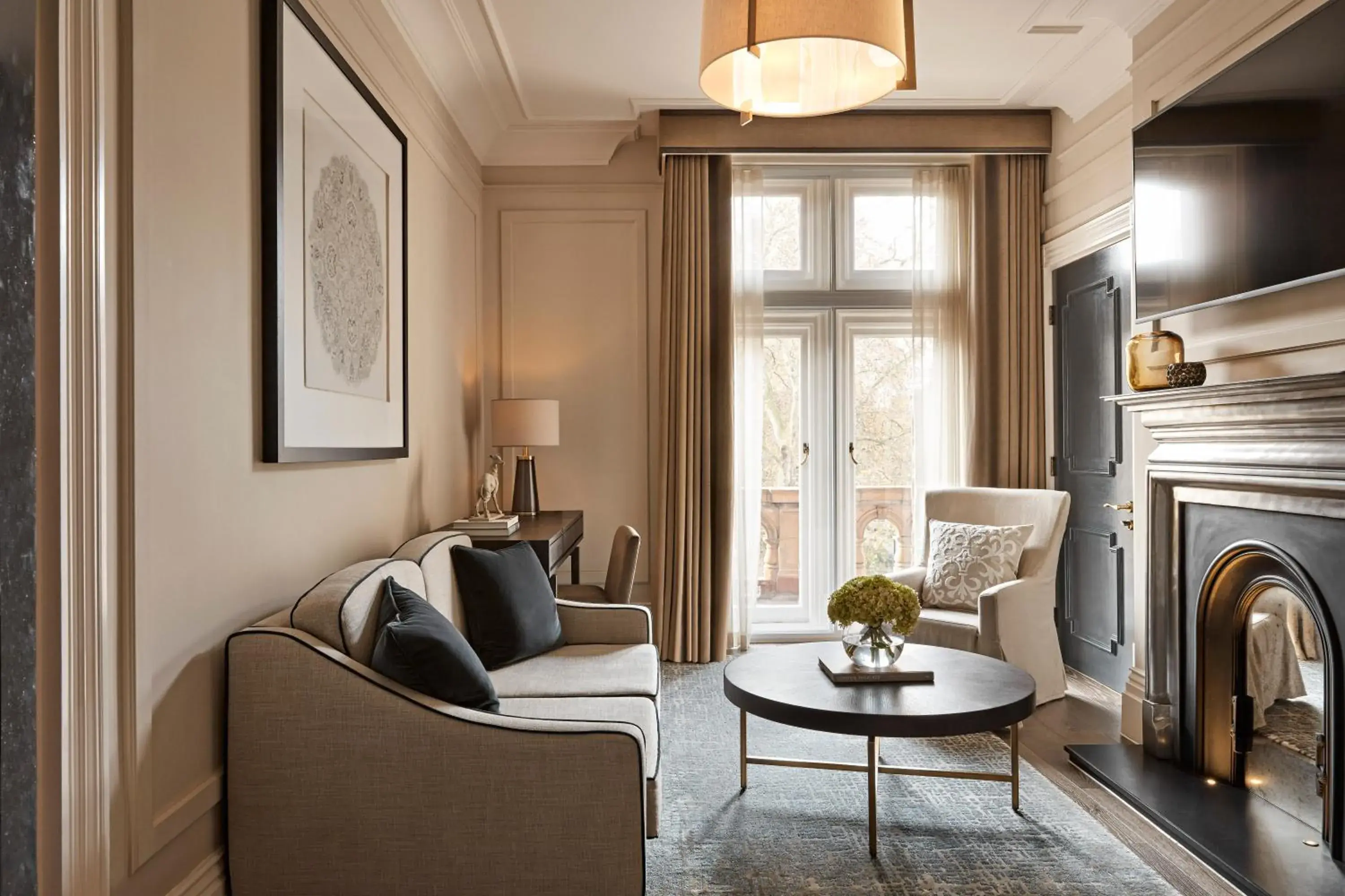 Living room in Kimpton Fitzroy London by IHG Living room in Kimpton Fitzroy London by IHG