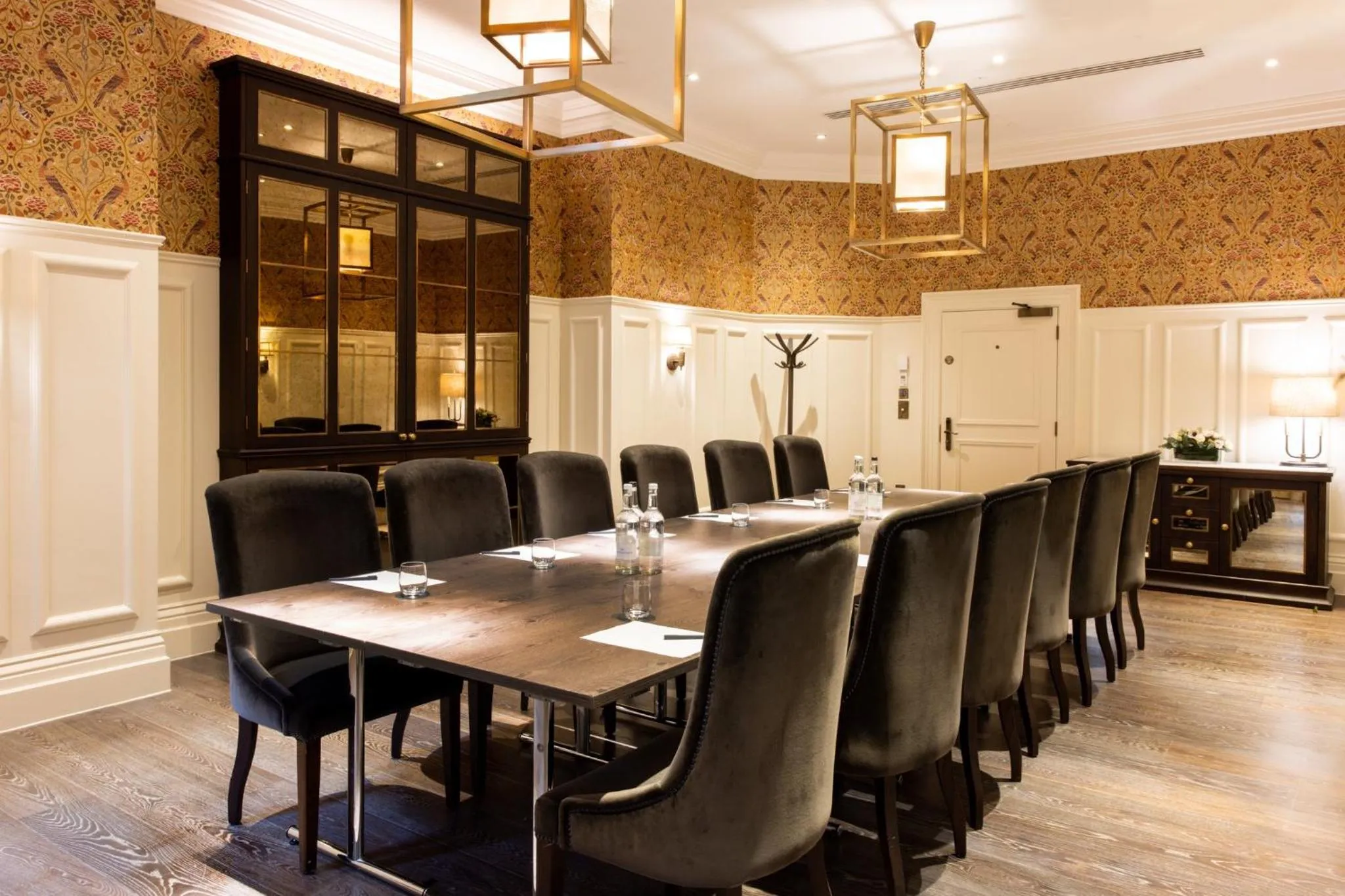 Meeting/conference room in Kimpton Fitzroy London by IHG