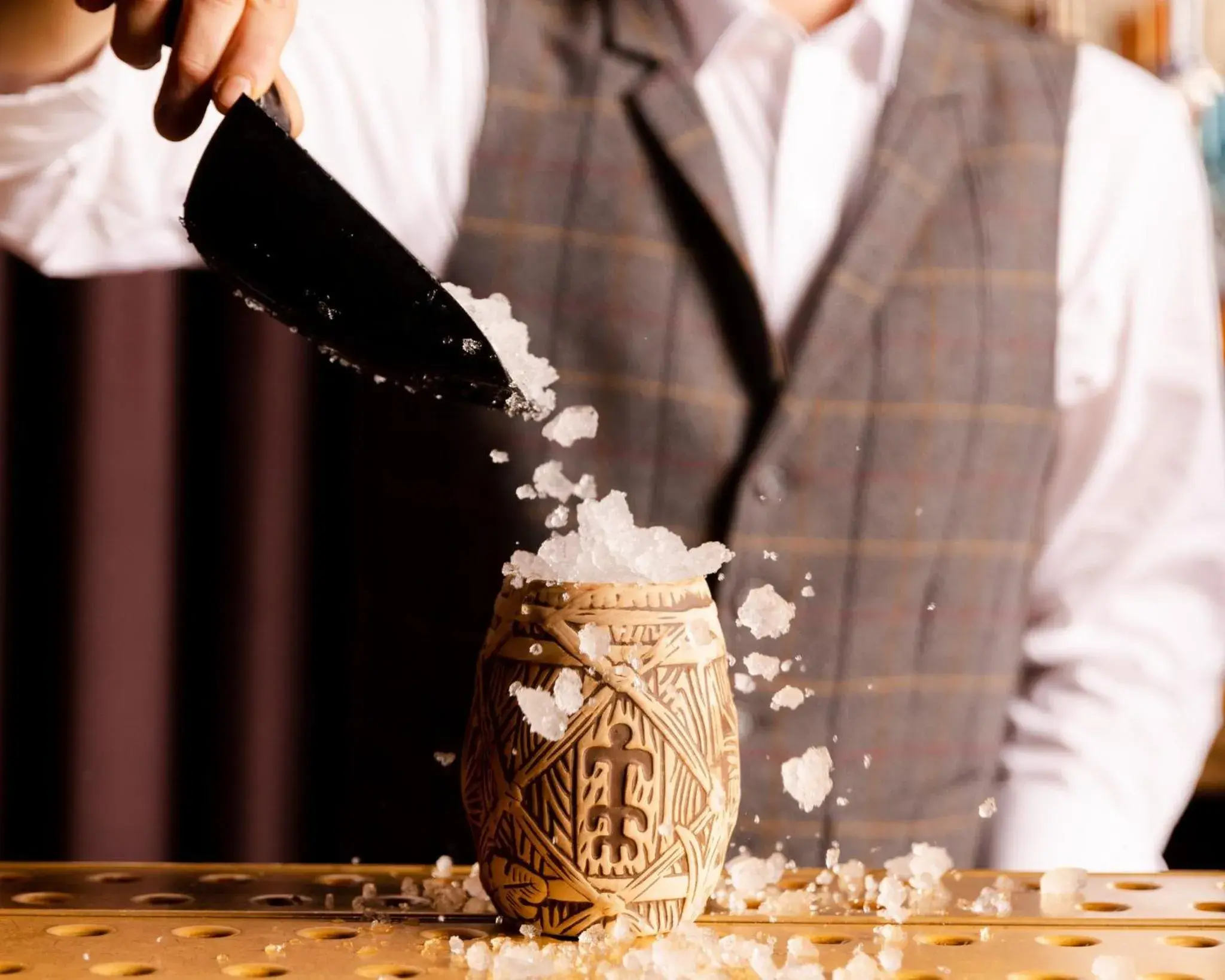 Lounge or bar in Kimpton Fitzroy London by IHG Lounge or bar in Kimpton Fitzroy London by IHG