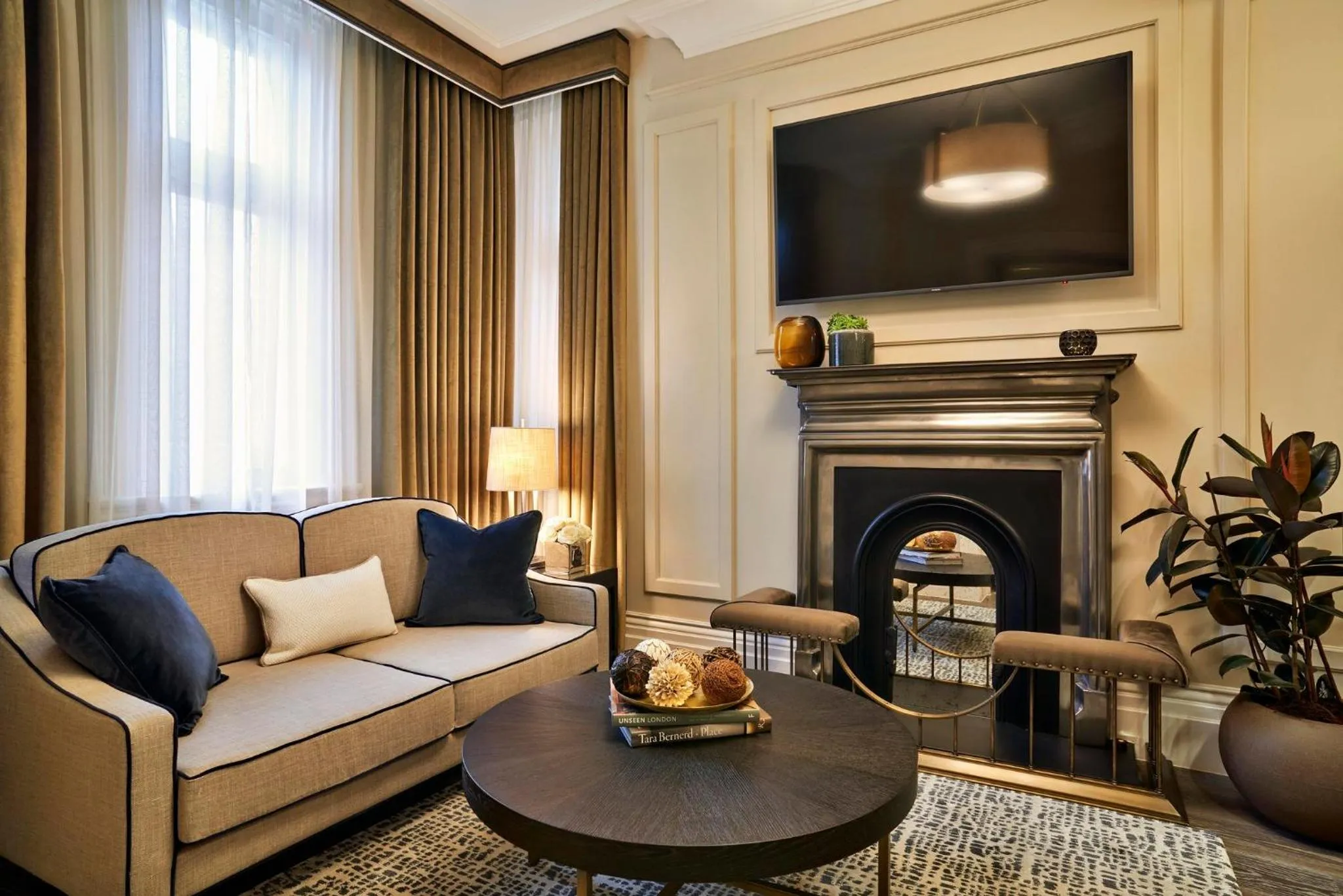 Photo of the whole room in Kimpton Fitzroy London by IHG