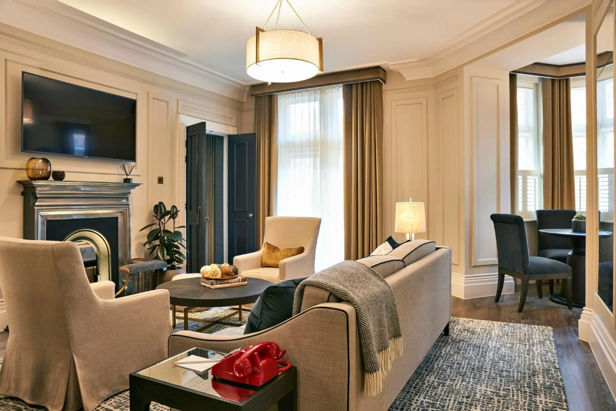 Photo of the whole room in Kimpton Fitzroy London by IHG