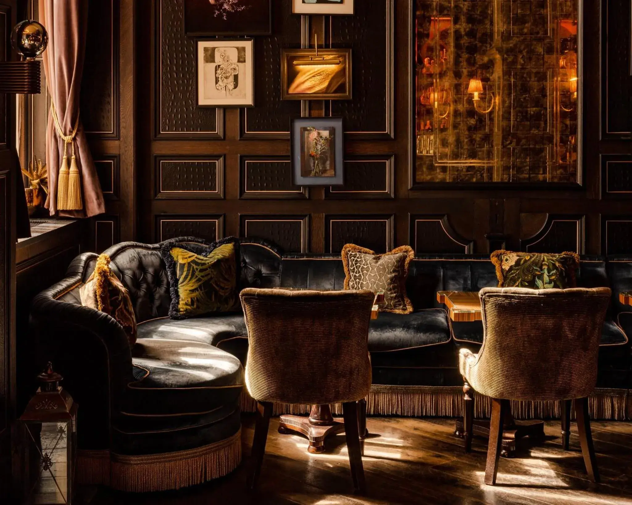 Lounge or bar in Kimpton Fitzroy London by IHG Lounge or bar in Kimpton Fitzroy London by IHG
