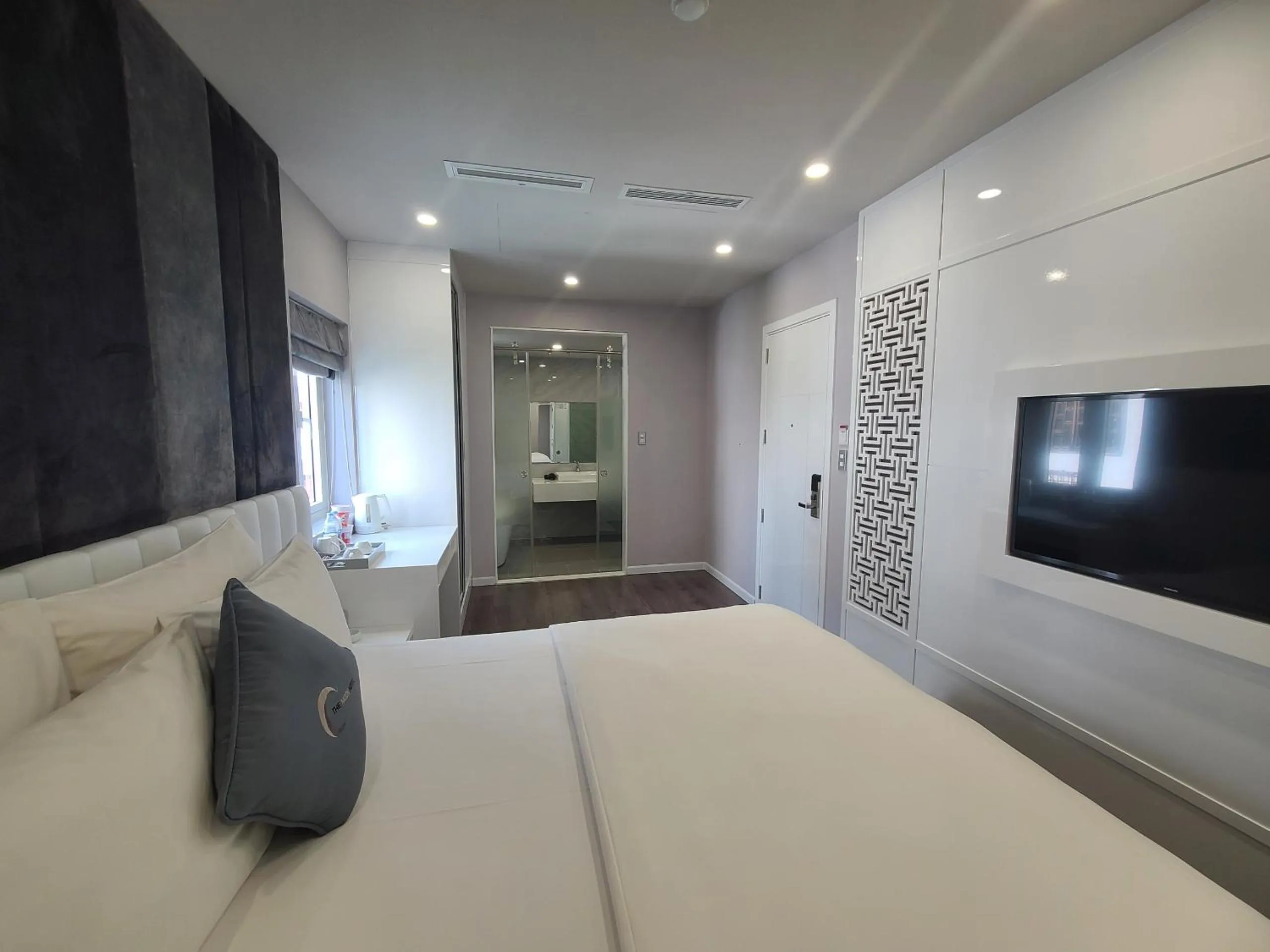 Bed in The Moon Hotel 3