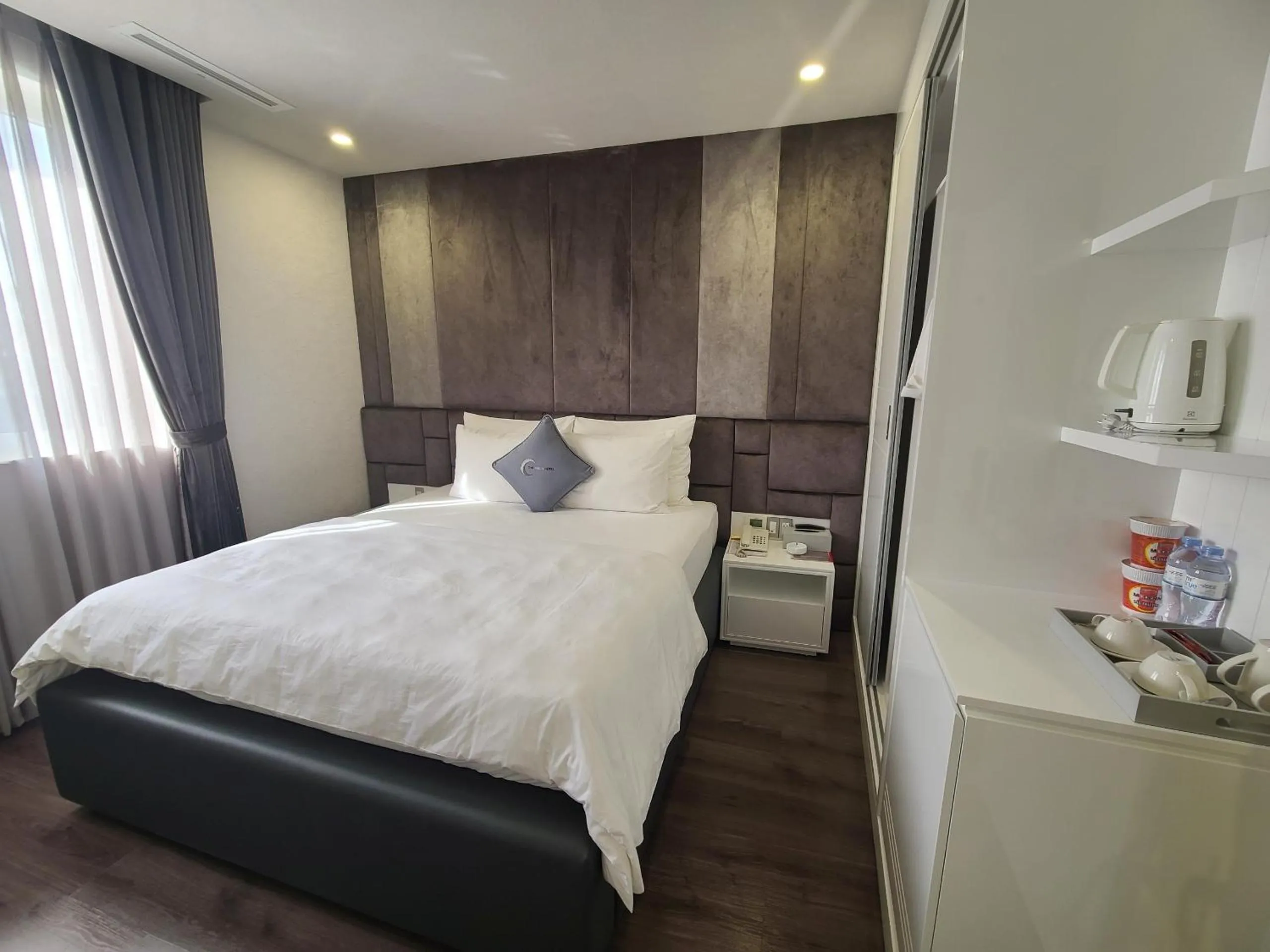 Bed in The Moon Hotel 3