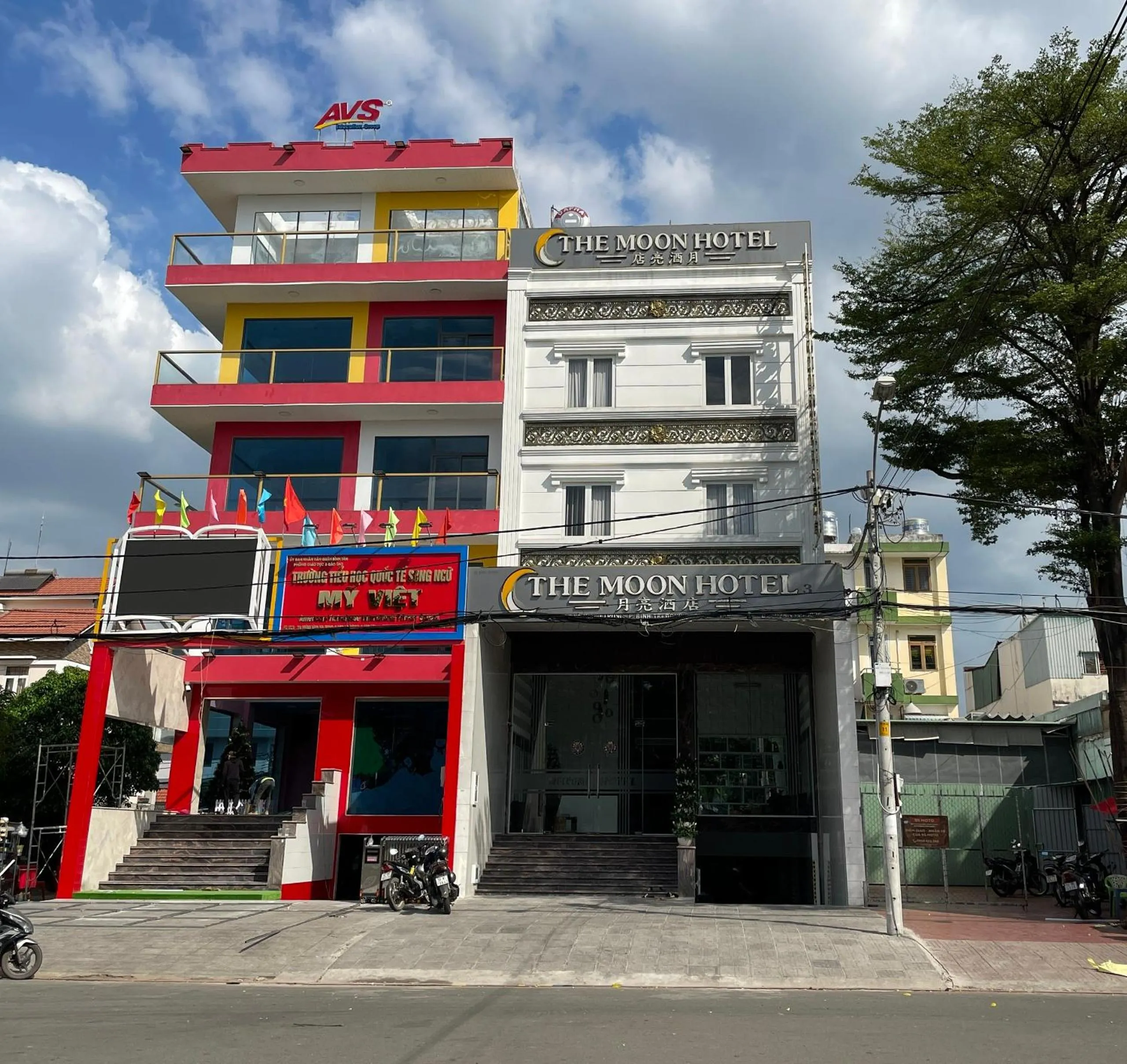 Property building in The Moon Hotel 3