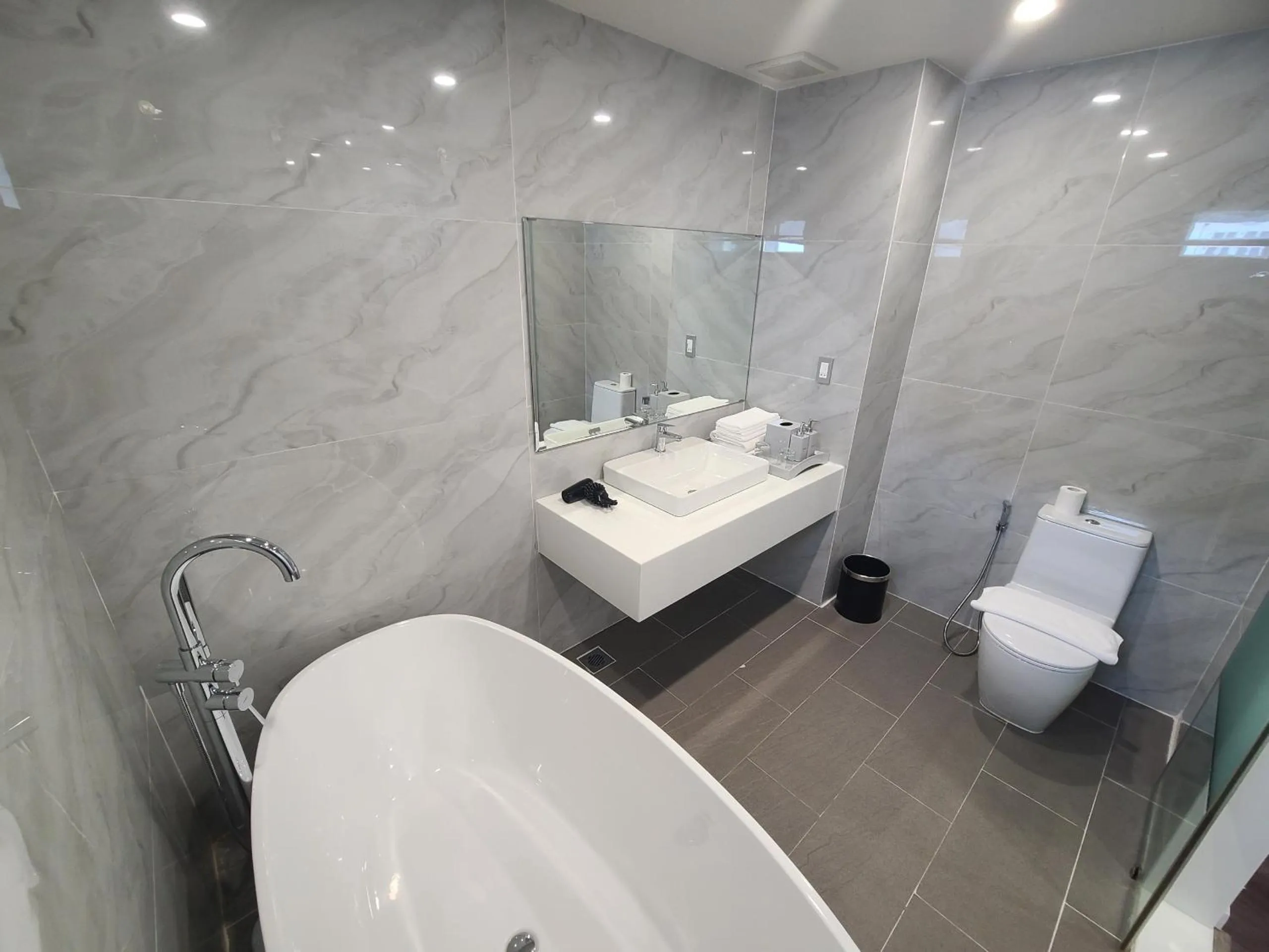 Shower in The Moon Hotel 3