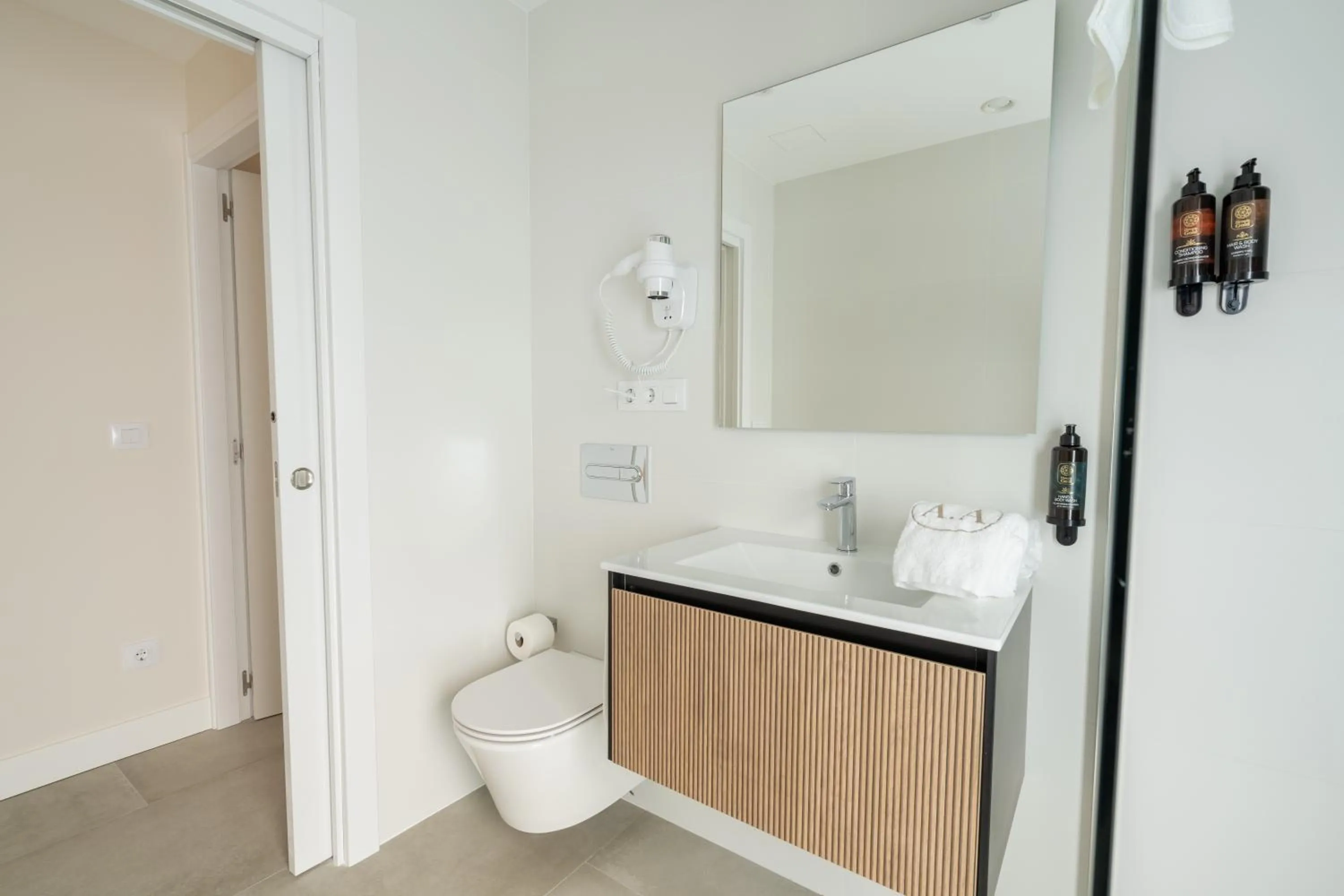 Bathroom in Cíes Luxury Suitel Areosa 22