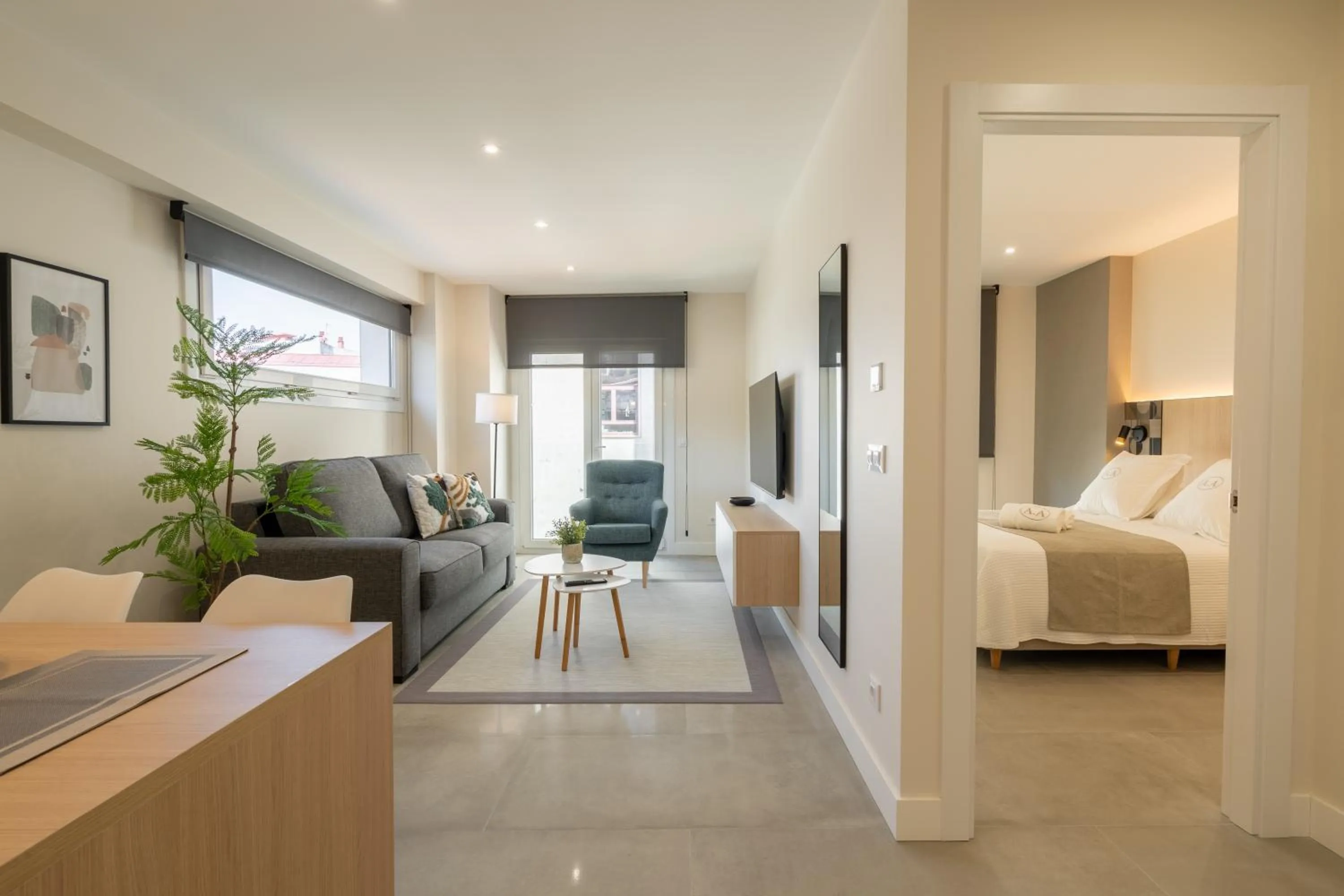 Photo of the whole room, Bed in Cíes Luxury Suitel Areosa 22