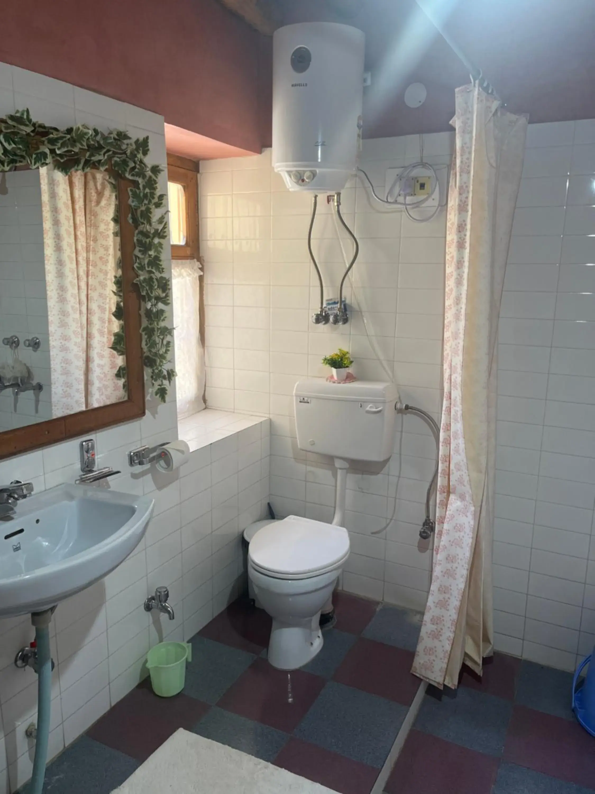 Queen Room with Garden View - single occupancy in Trinity Home Stay Queen Room with Garden View - single occupancy in Trinity Home Stay